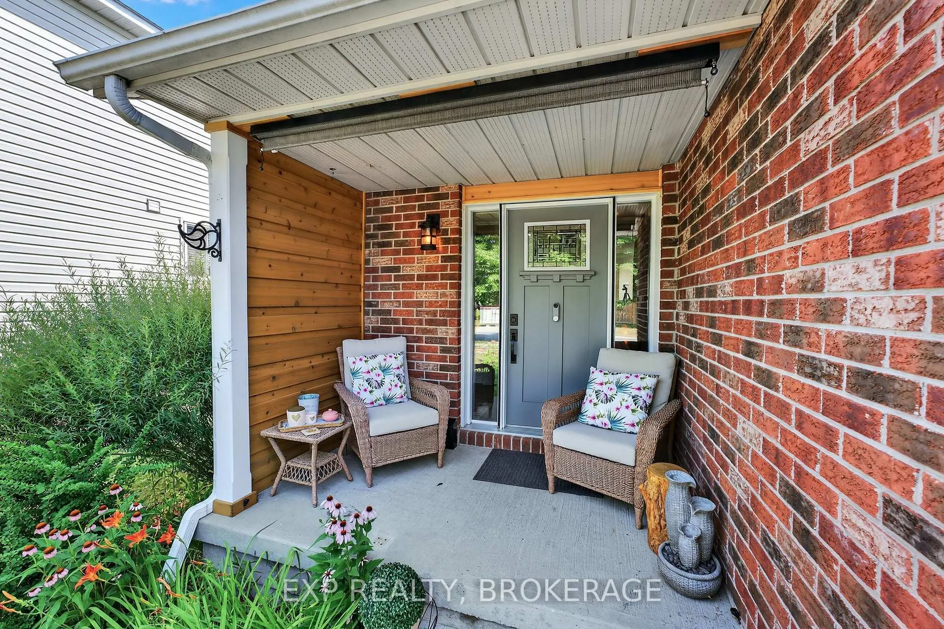 Photo 2 of 550 Barnsley Crescent, Kingston, City Southwest — HOMEH