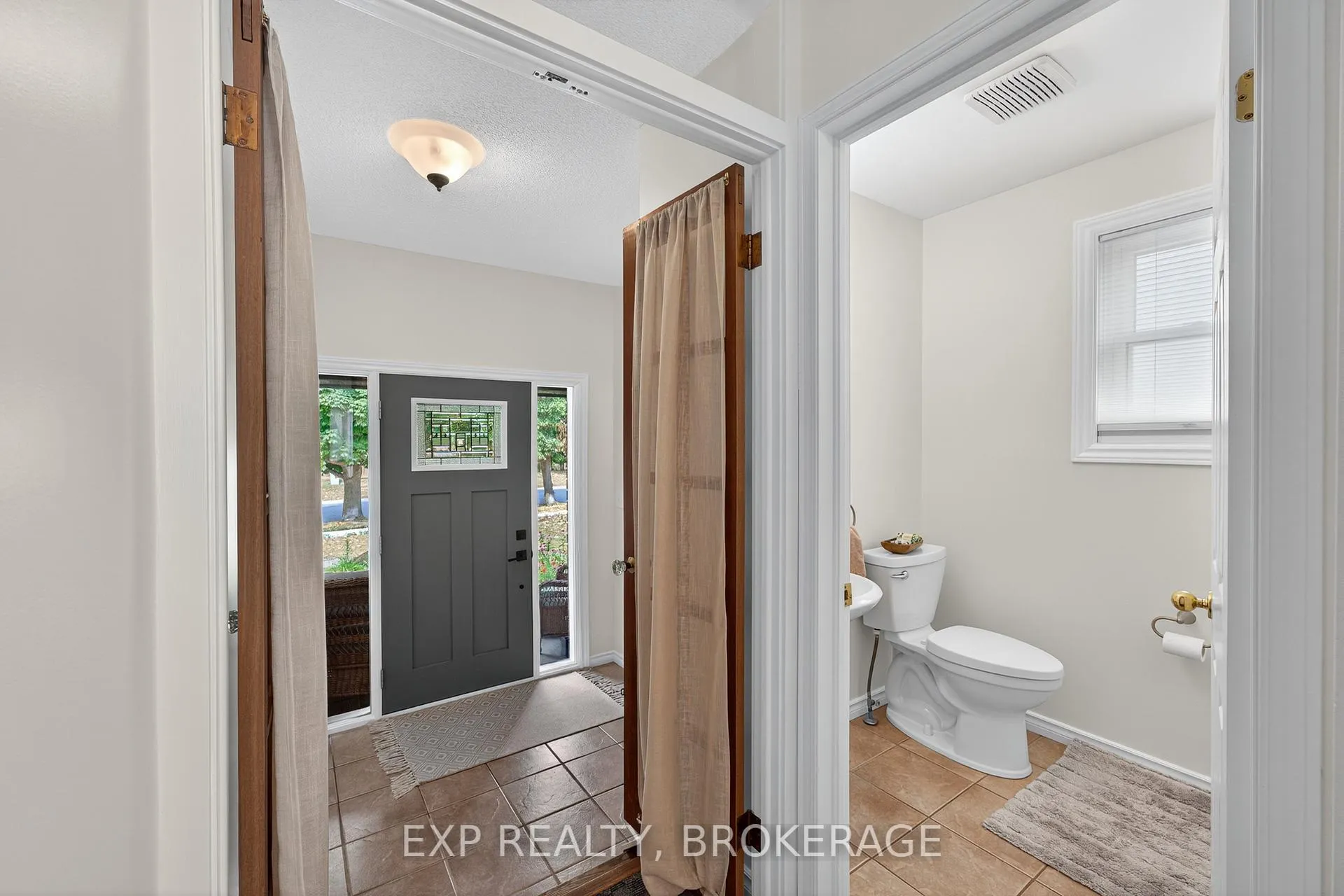 Photo 4 of 550 Barnsley Crescent, Kingston, City Southwest — HOMEH
