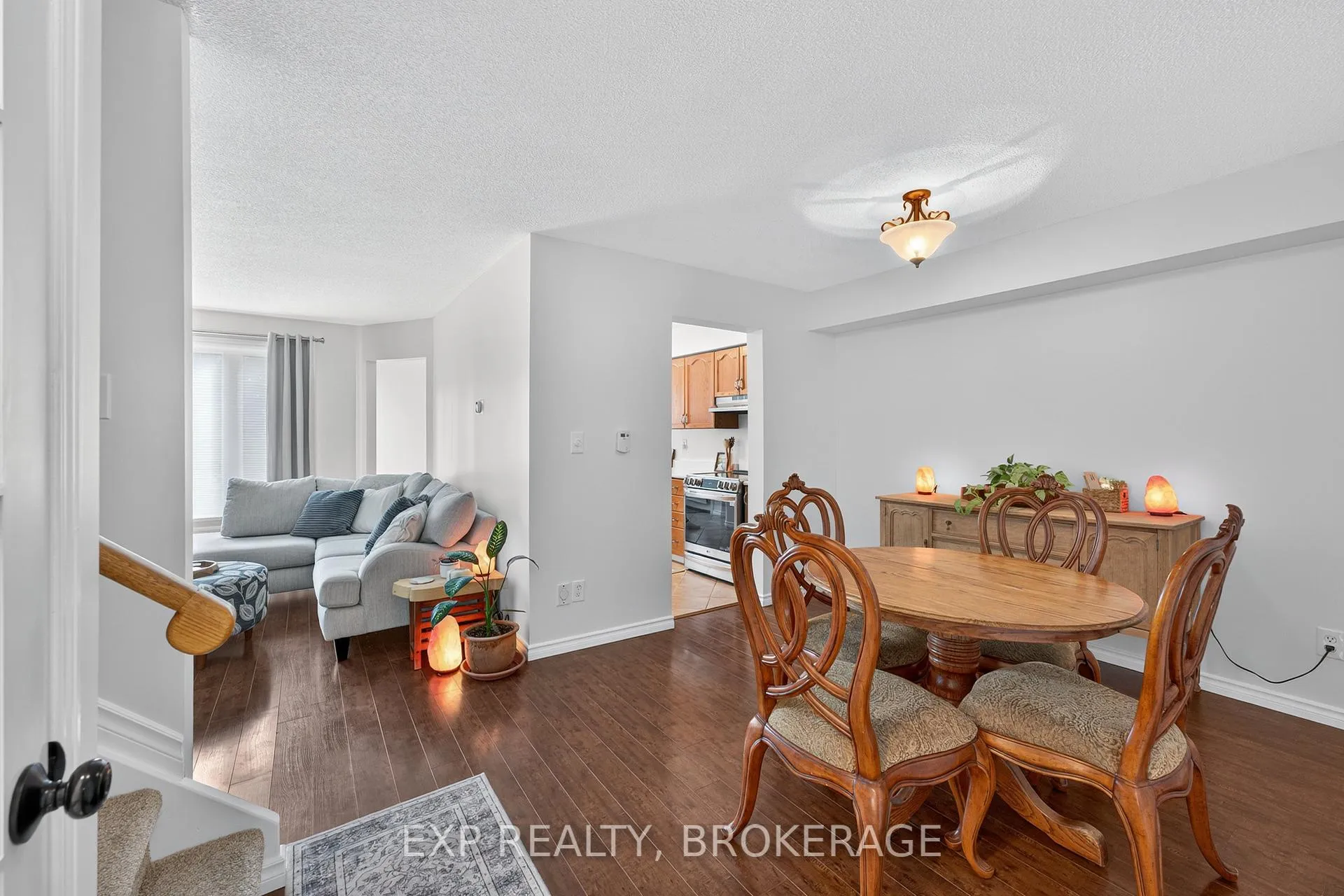 Photo 6 of 550 Barnsley Crescent, Kingston, City Southwest — HOMEH
