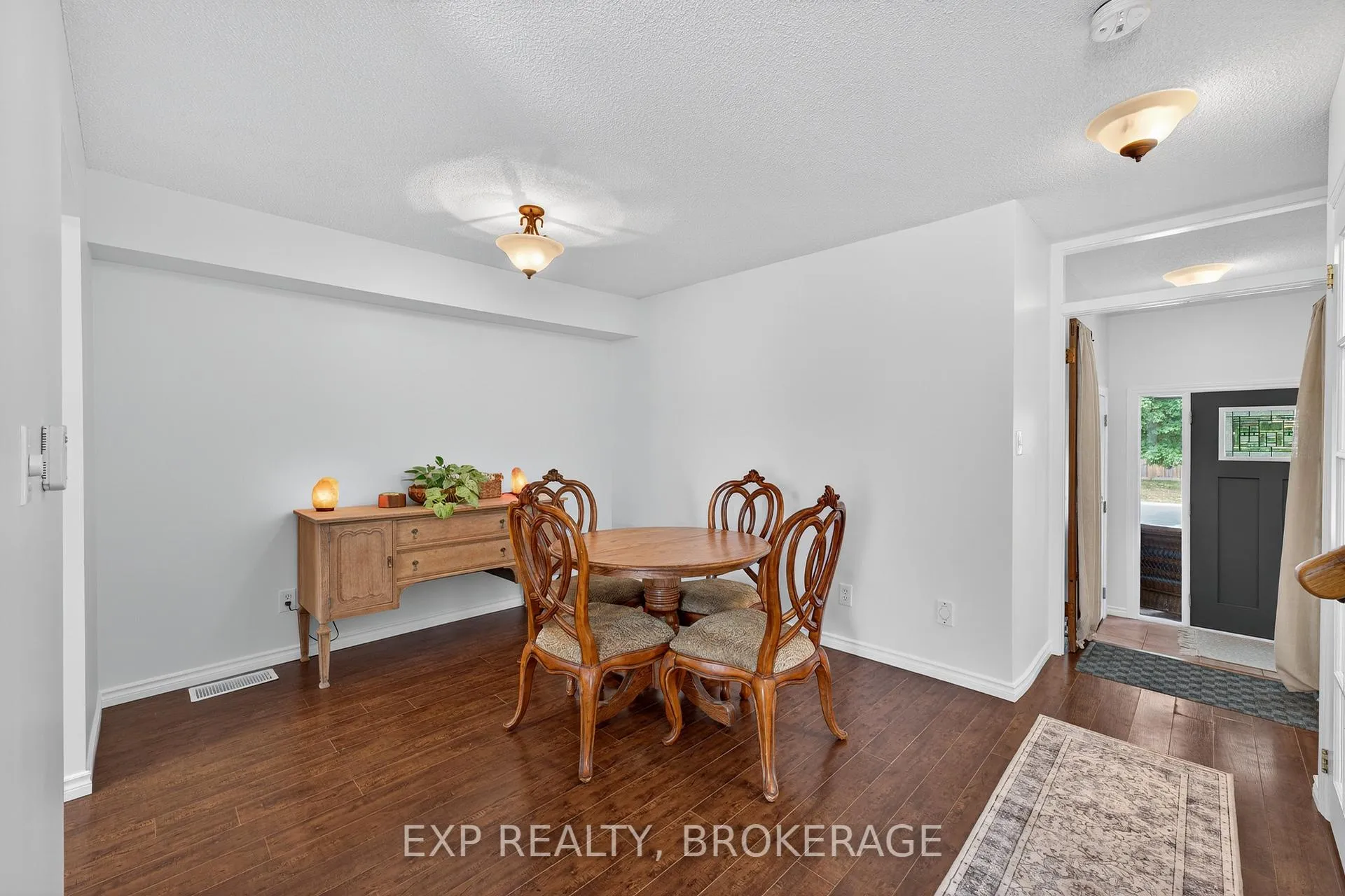 Photo 7 of 550 Barnsley Crescent, Kingston, City Southwest — HOMEH