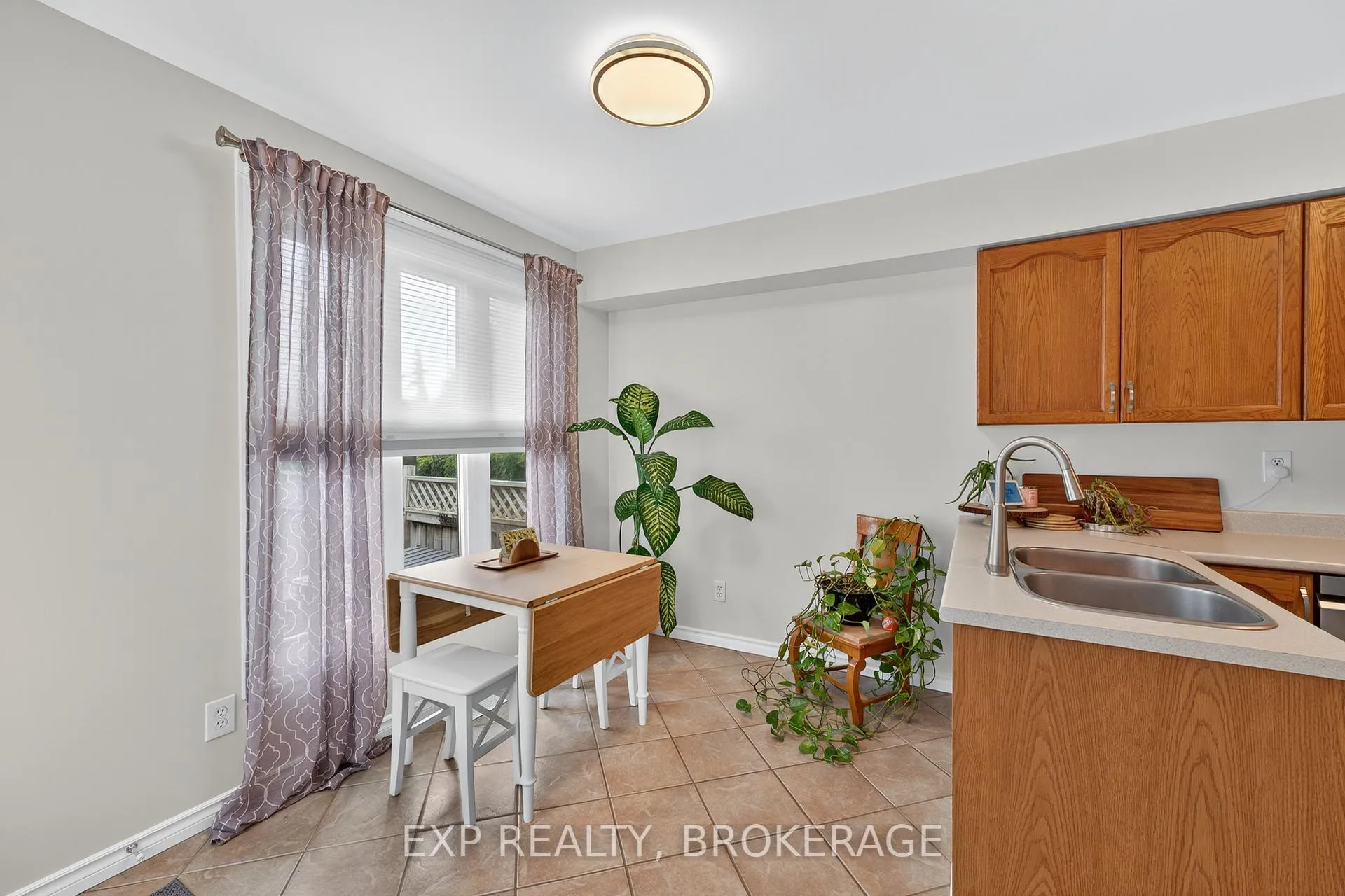 Photo 10 of 550 Barnsley Crescent, Kingston, City Southwest — HOMEH