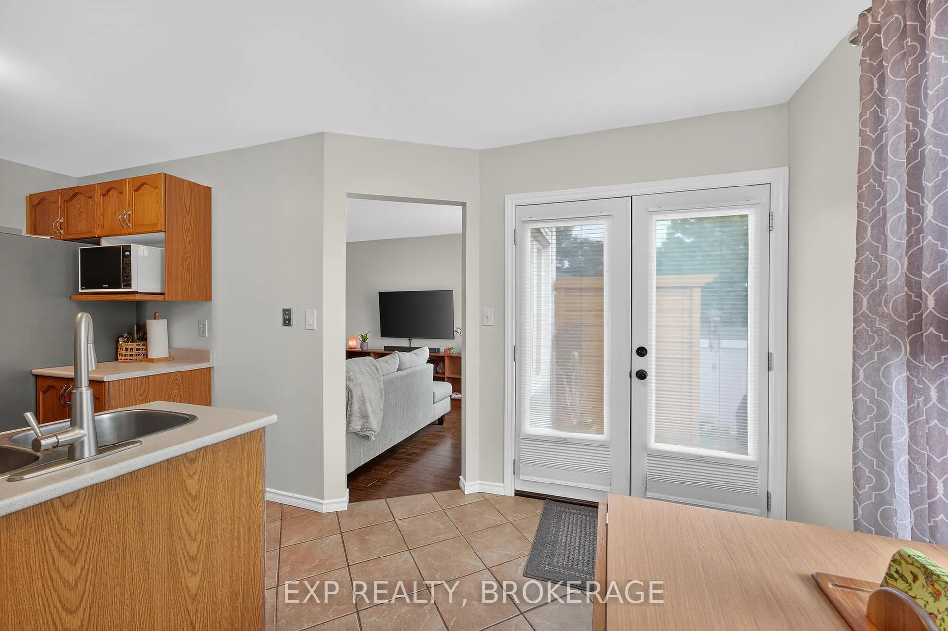 Photo 14 of 550 Barnsley Crescent, Kingston, City Southwest — HOMEH