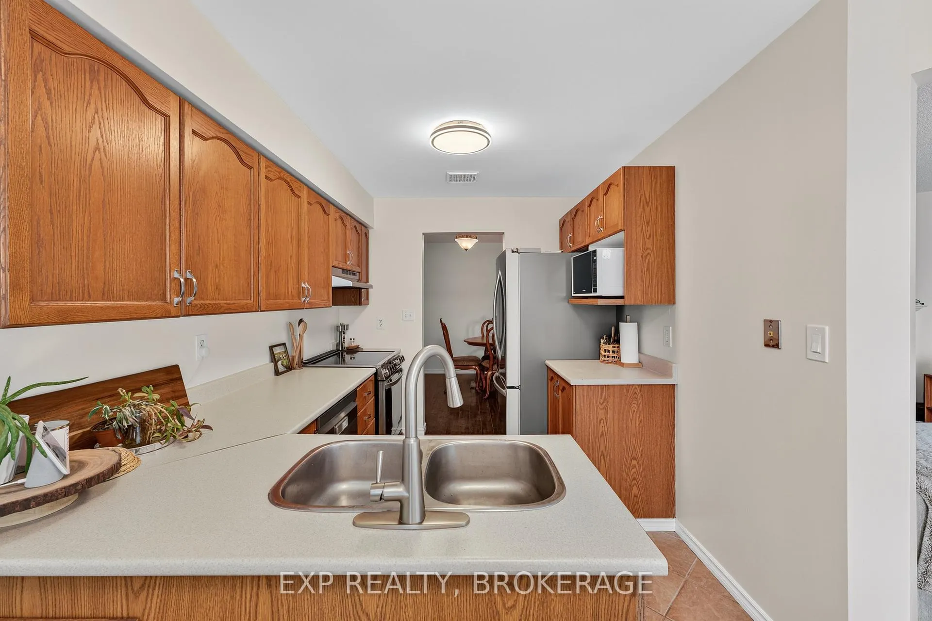 Photo 15 of 550 Barnsley Crescent, Kingston, City Southwest — HOMEH