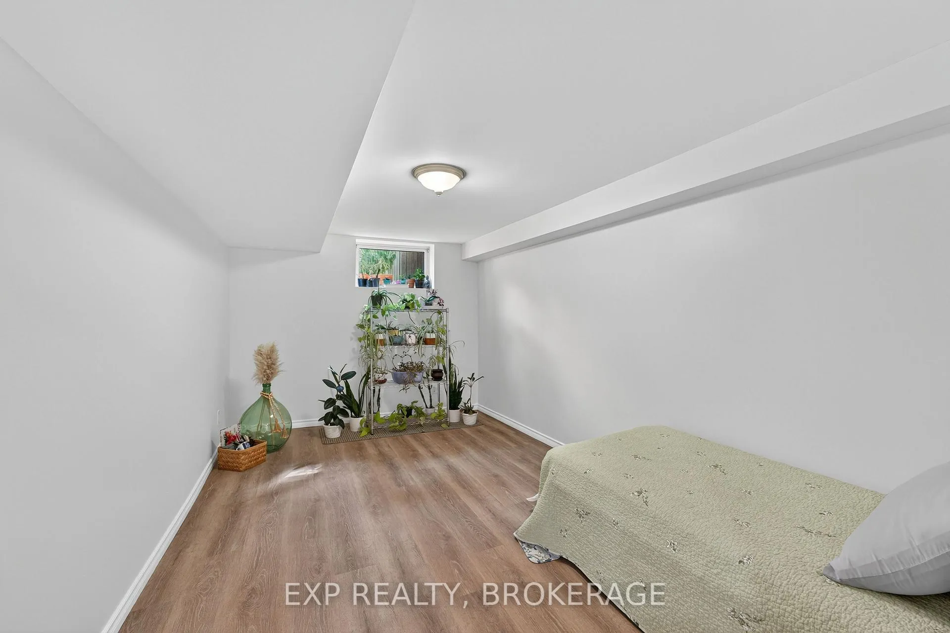 Photo 31 of 550 Barnsley Crescent, Kingston, City Southwest — HOMEH