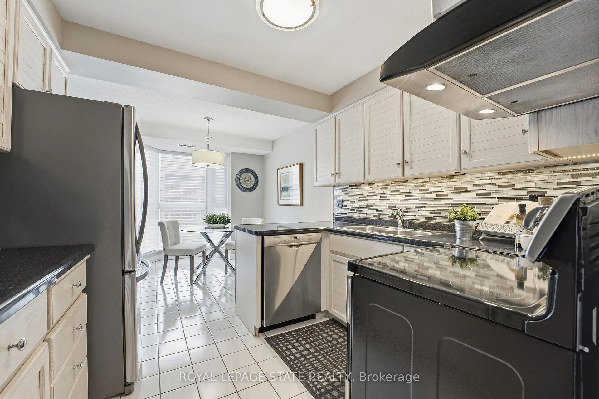 Photo 4 of Unit 5E, 67 Caroline Street S, Hamilton, Durand — HOMEH