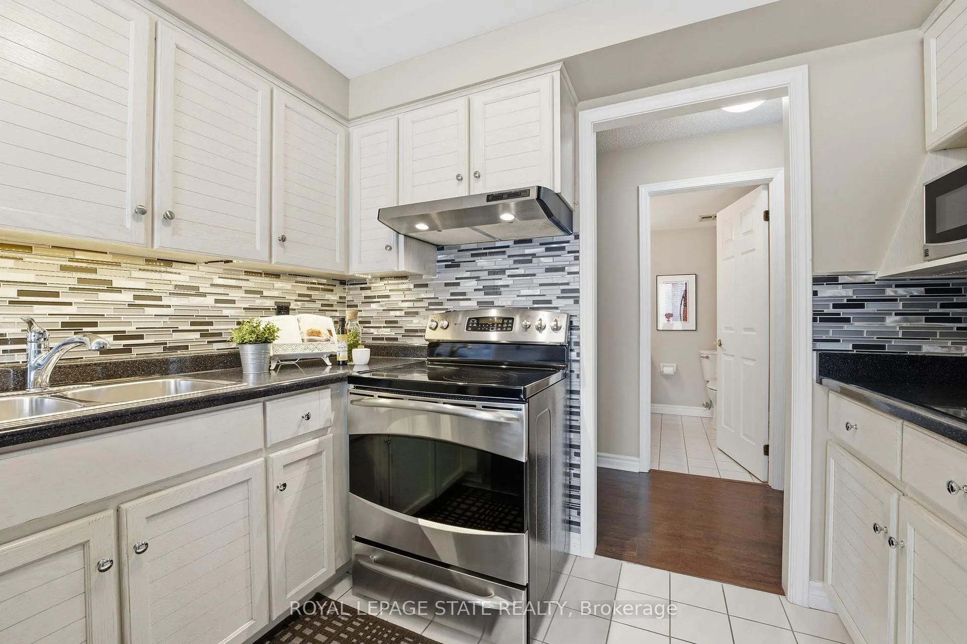 Photo 6 of Unit 5E, 67 Caroline Street S, Hamilton, Durand — HOMEH