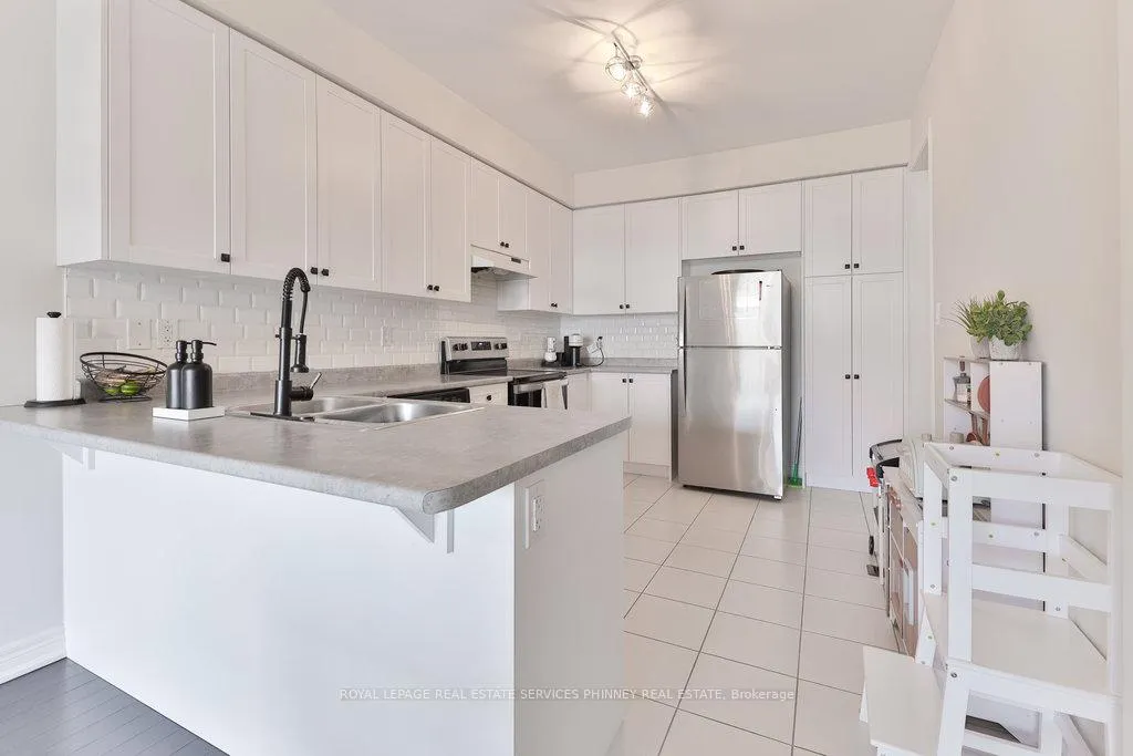 Photo 6 of 11 Labrish Road, Brampton, Northwest Brampton — HOMEH