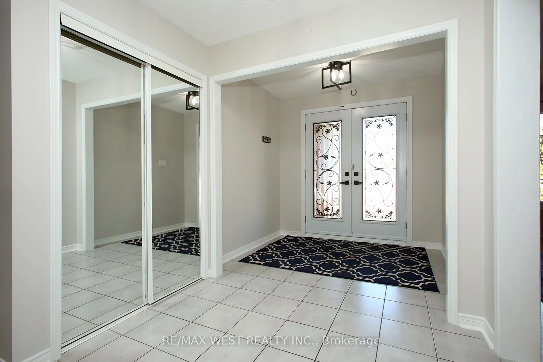 Photo 3 of 142 Father Ermanno Crescent, Vaughan, East Woodbridge — HOMEH
