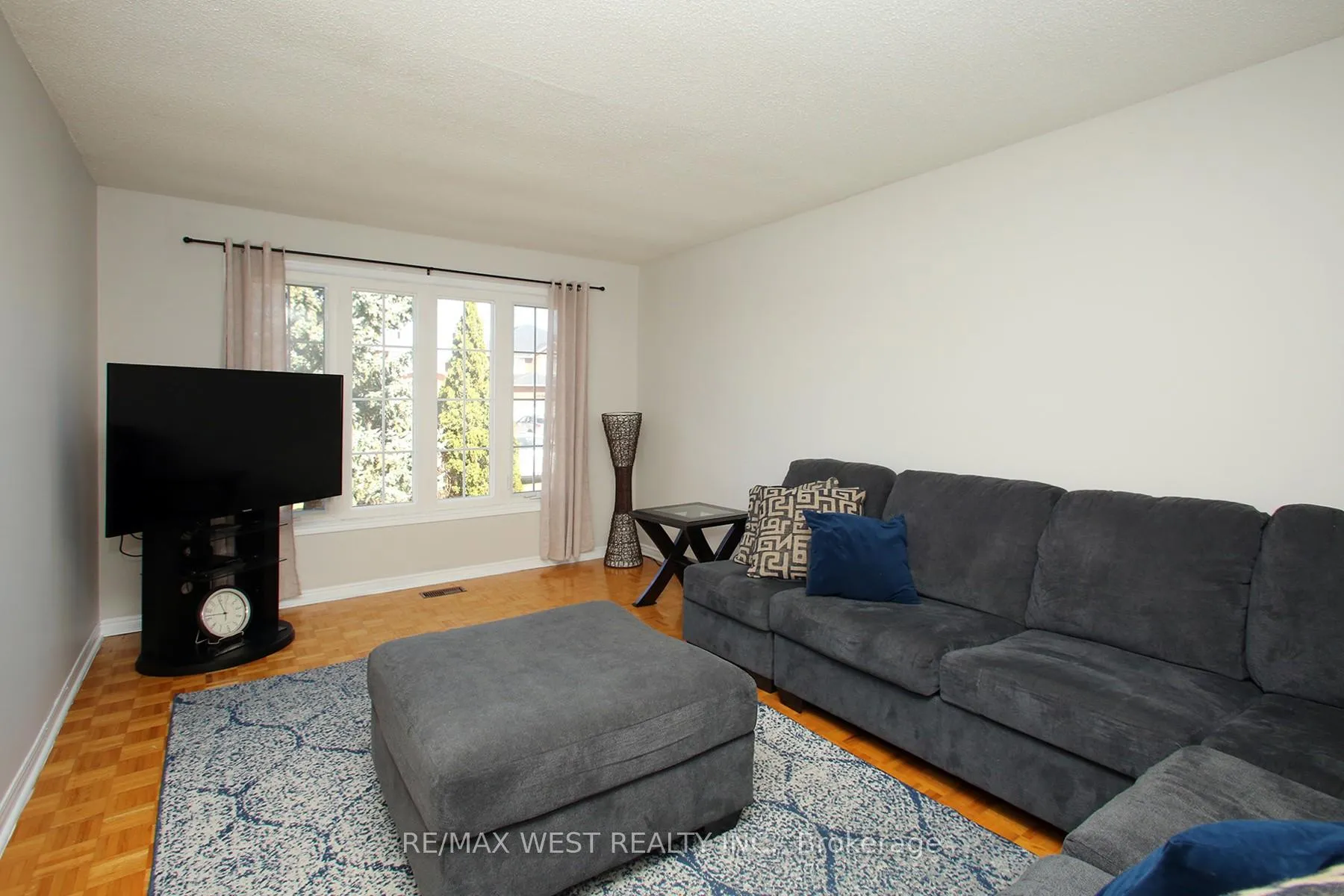 Photo 6 of 142 Father Ermanno Crescent, Vaughan, East Woodbridge — HOMEH