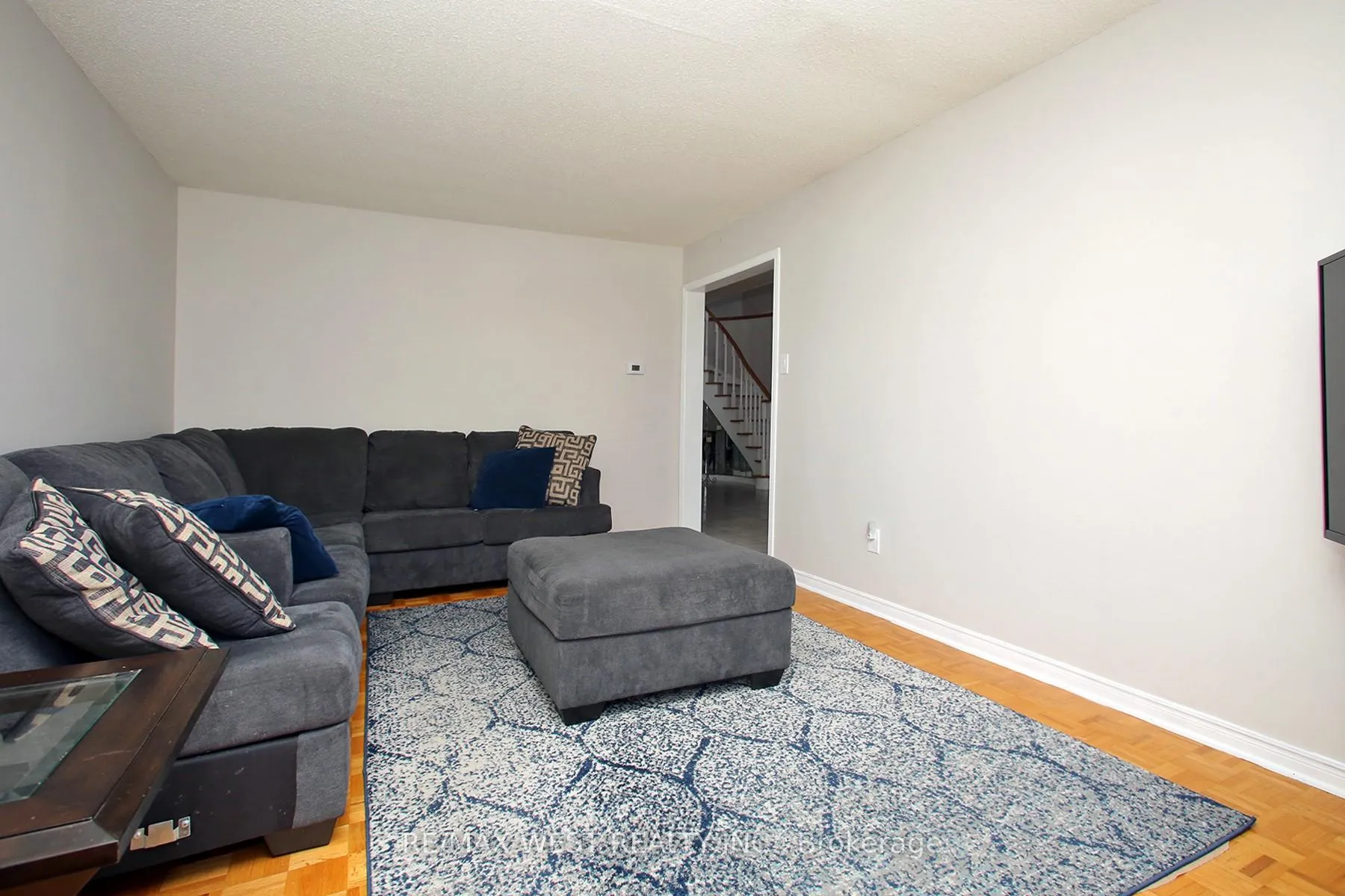 Photo 7 of 142 Father Ermanno Crescent, Vaughan, East Woodbridge — HOMEH