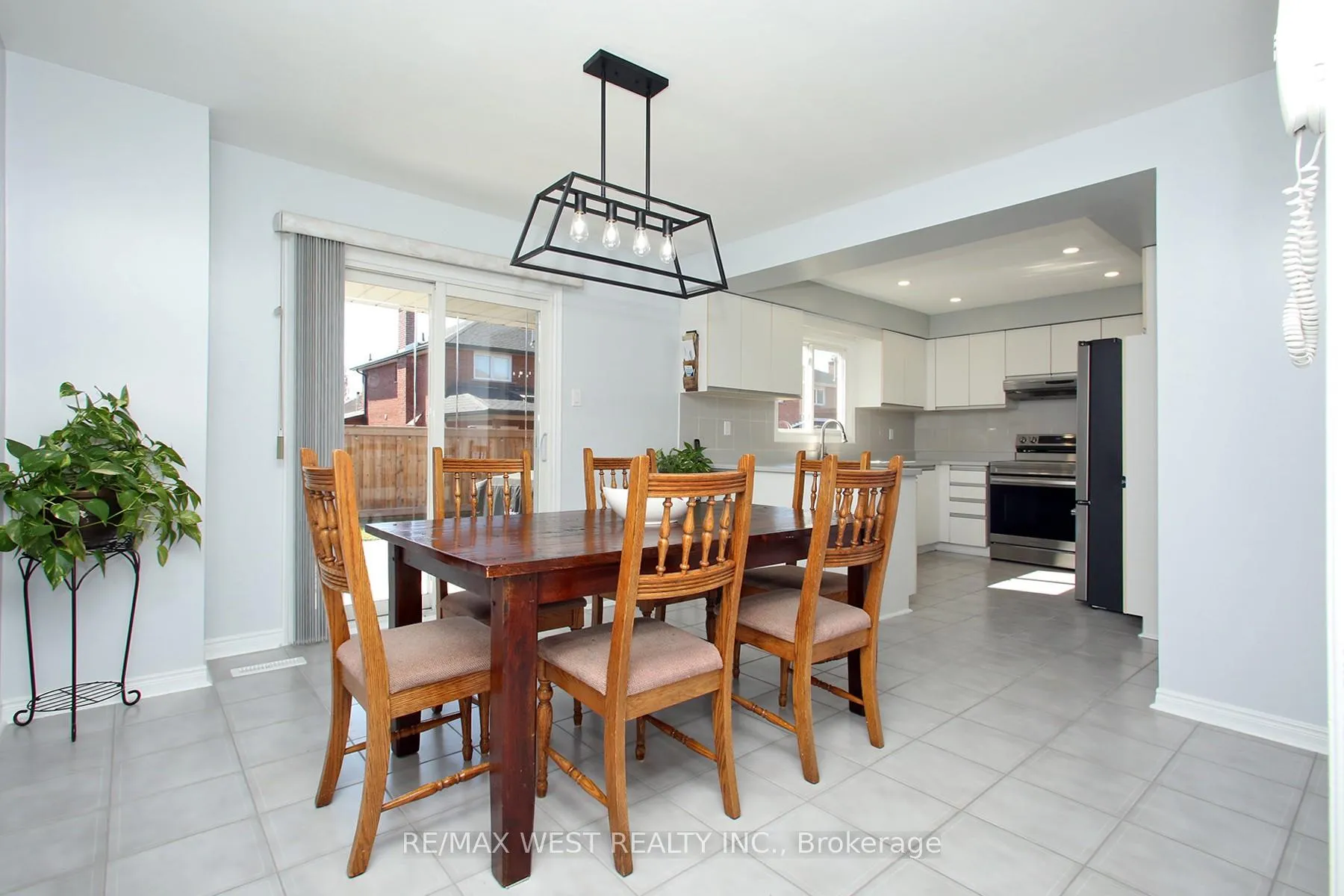 Photo 9 of 142 Father Ermanno Crescent, Vaughan, East Woodbridge — HOMEH