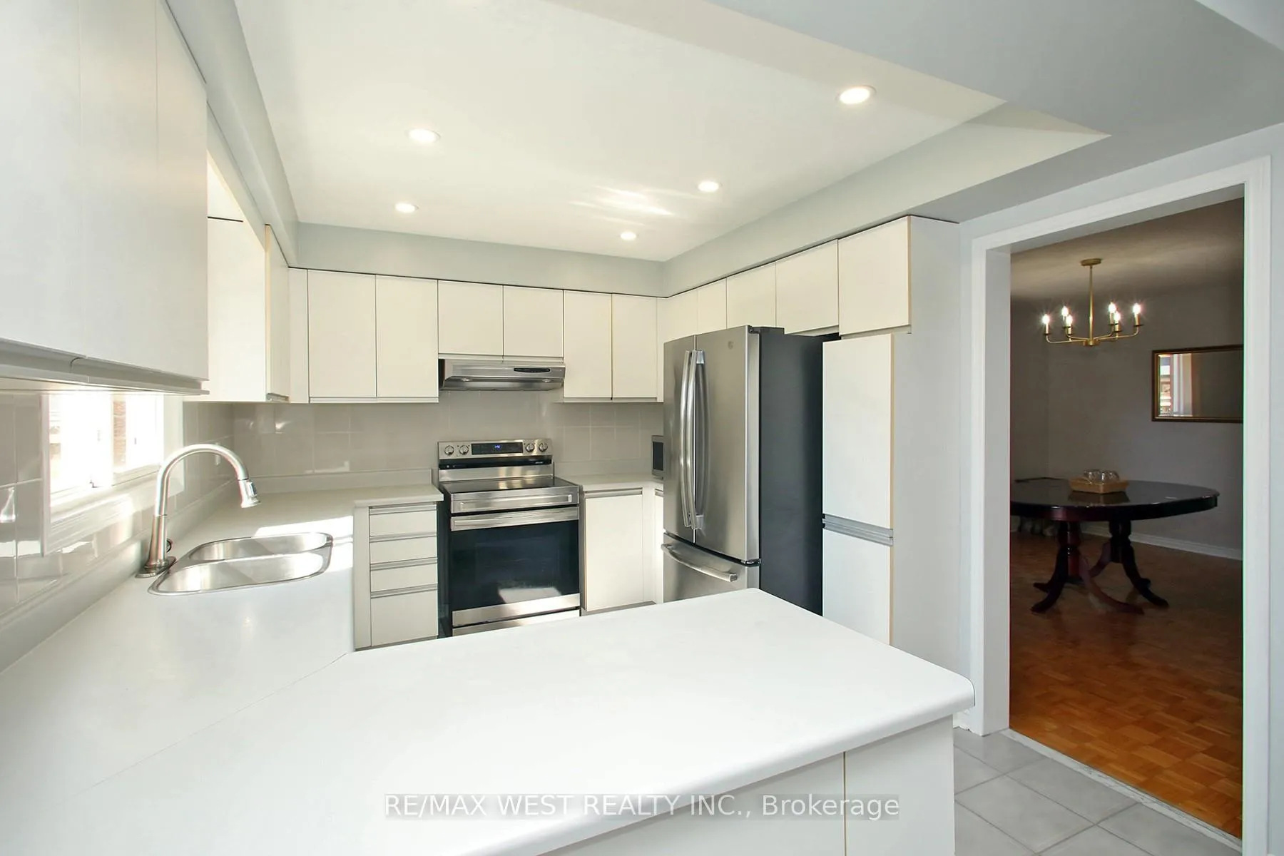 Photo 11 of 142 Father Ermanno Crescent, Vaughan, East Woodbridge — HOMEH