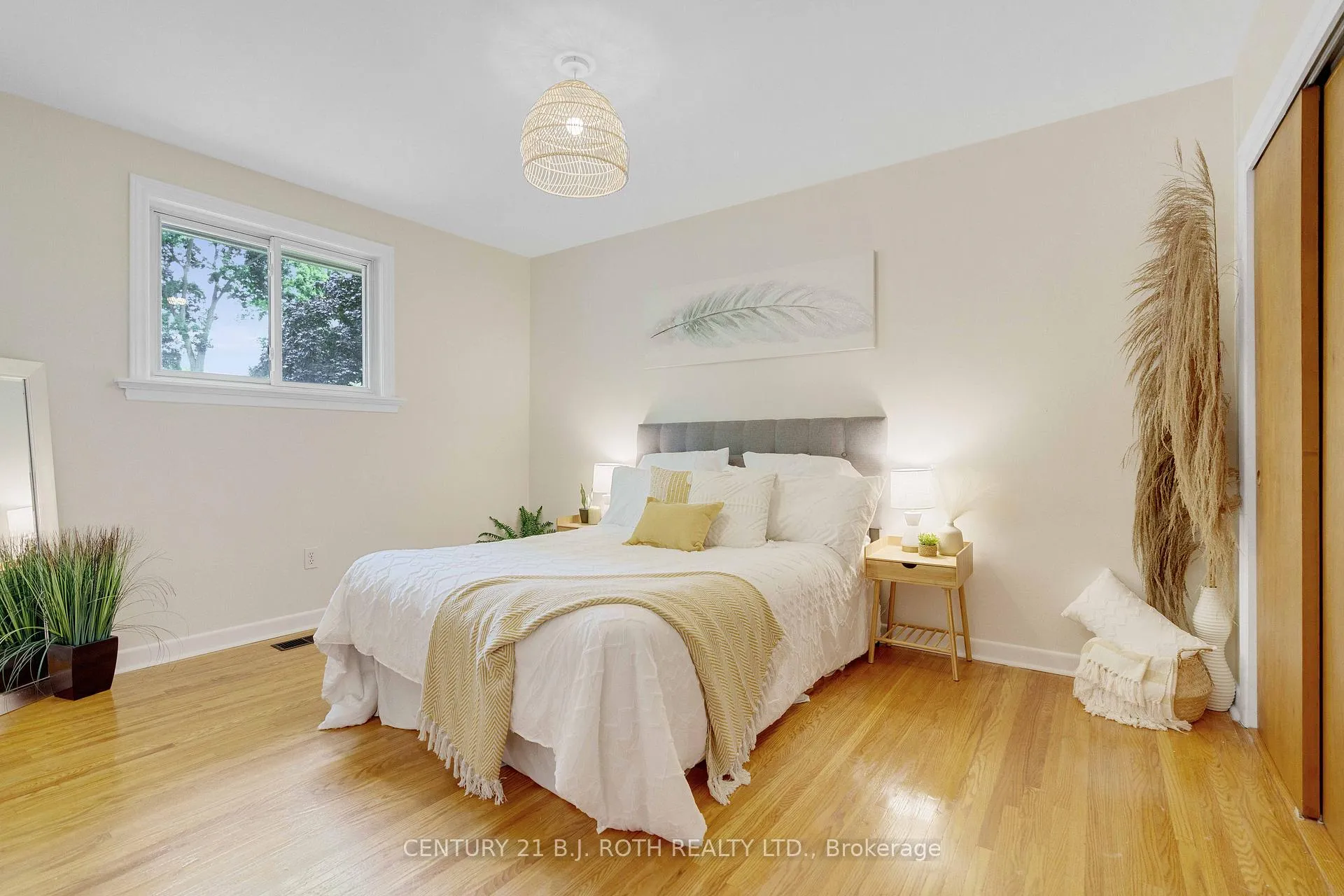 Photo 15 of 23 Alexander Avenue, Barrie, Codrington — HOMEH