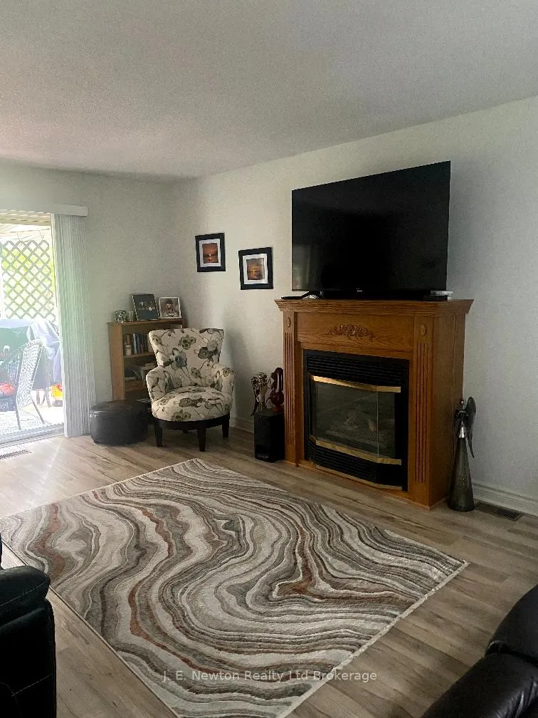 Photo 2 of 11 Sinclair Drive, Tillsonburg — HOMEH