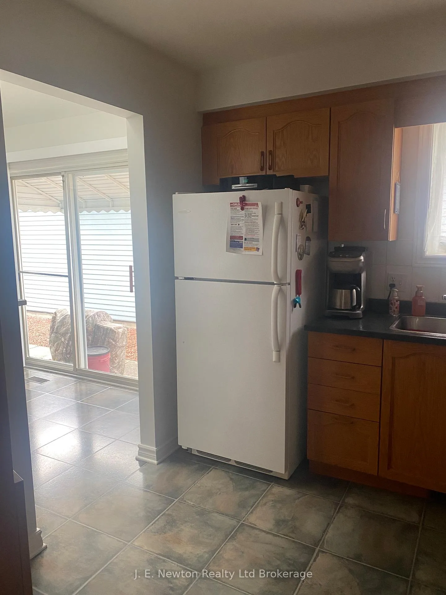 Photo 3 of 11 Sinclair Drive, Tillsonburg — HOMEH
