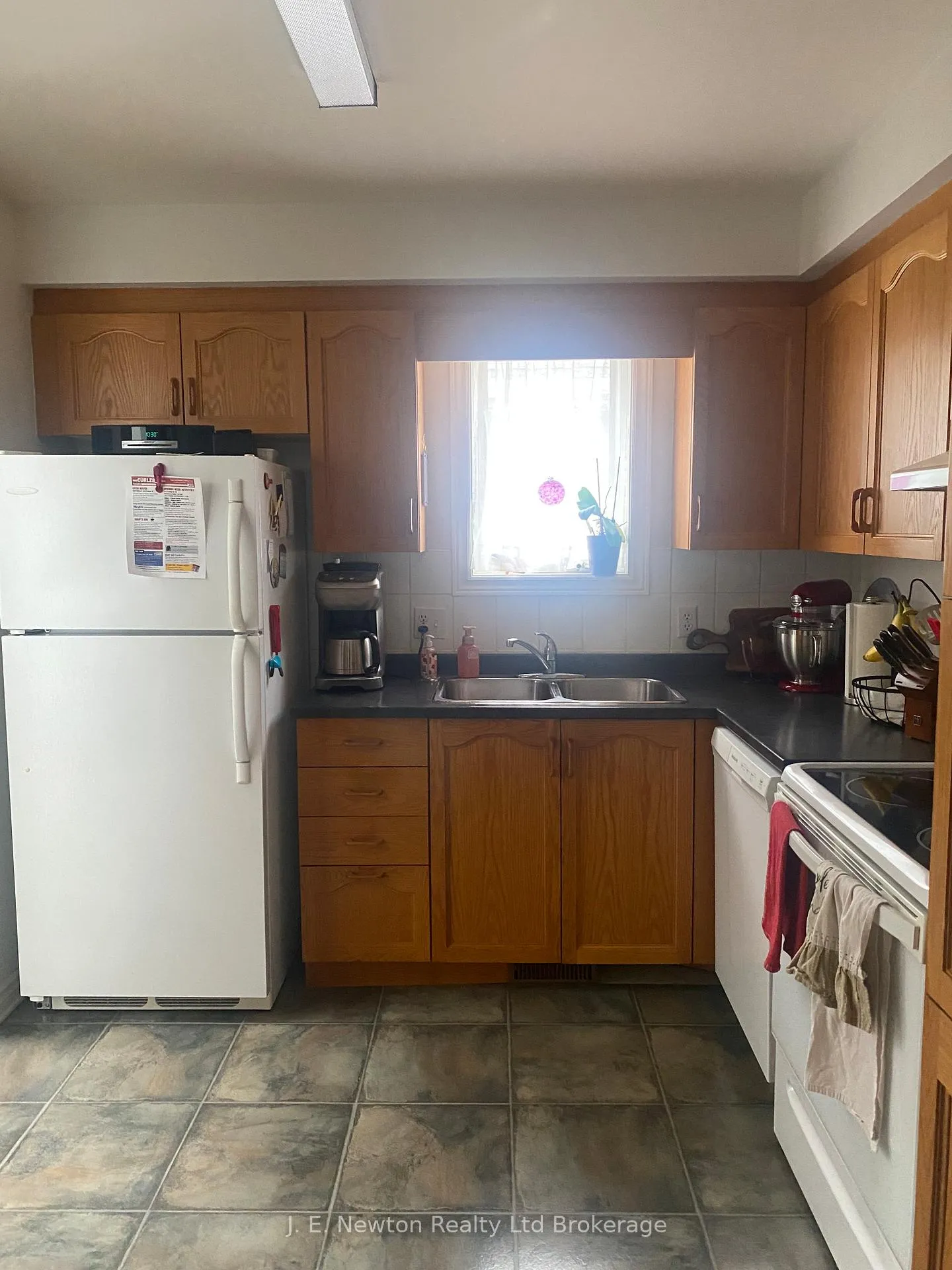 Photo 5 of 11 Sinclair Drive, Tillsonburg — HOMEH