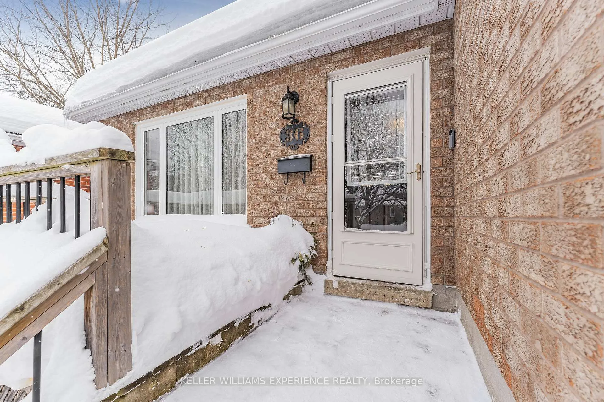 Photo 4 of 36 Engel Crescent, Barrie, Letitia Heights — HOMEH