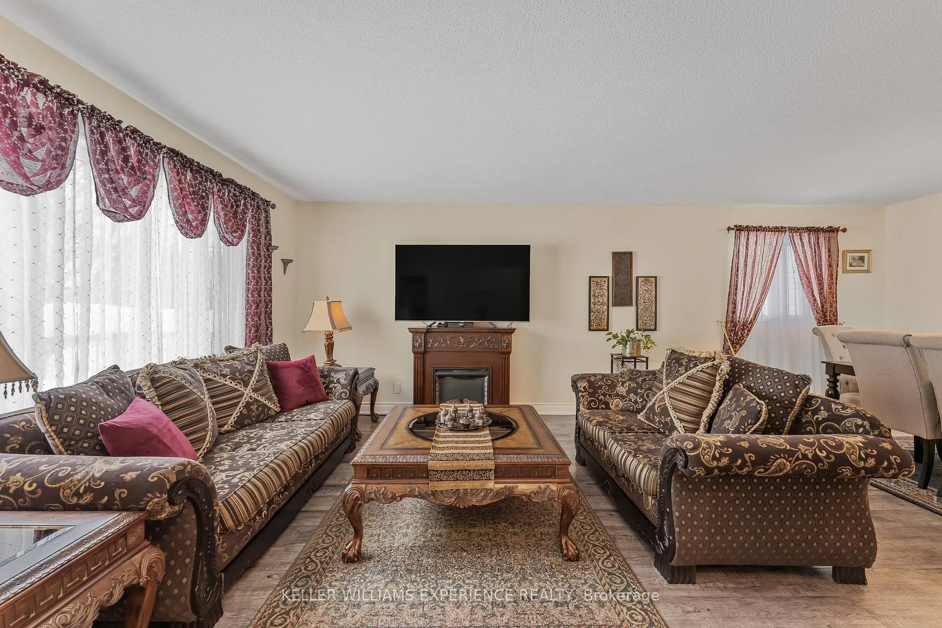Photo 7 of 36 Engel Crescent, Barrie, Letitia Heights — HOMEH