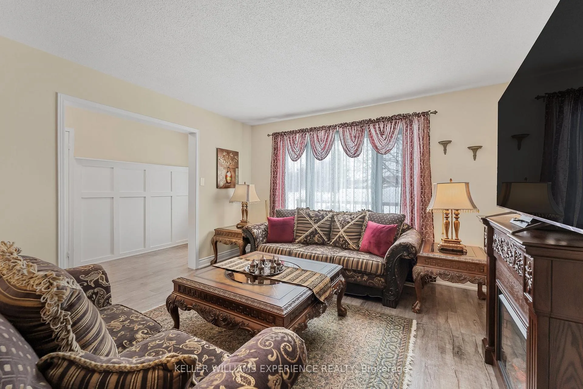 Photo 8 of 36 Engel Crescent, Barrie, Letitia Heights — HOMEH