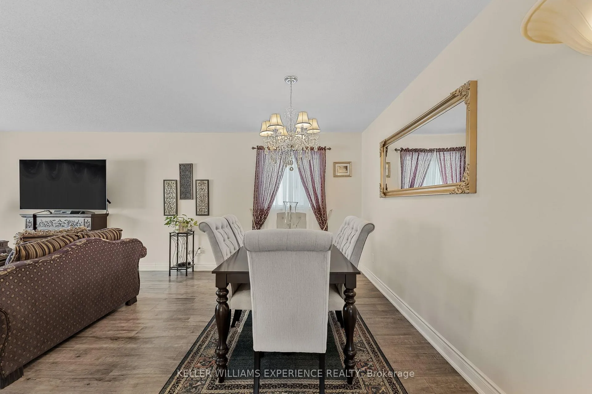Photo 11 of 36 Engel Crescent, Barrie, Letitia Heights — HOMEH