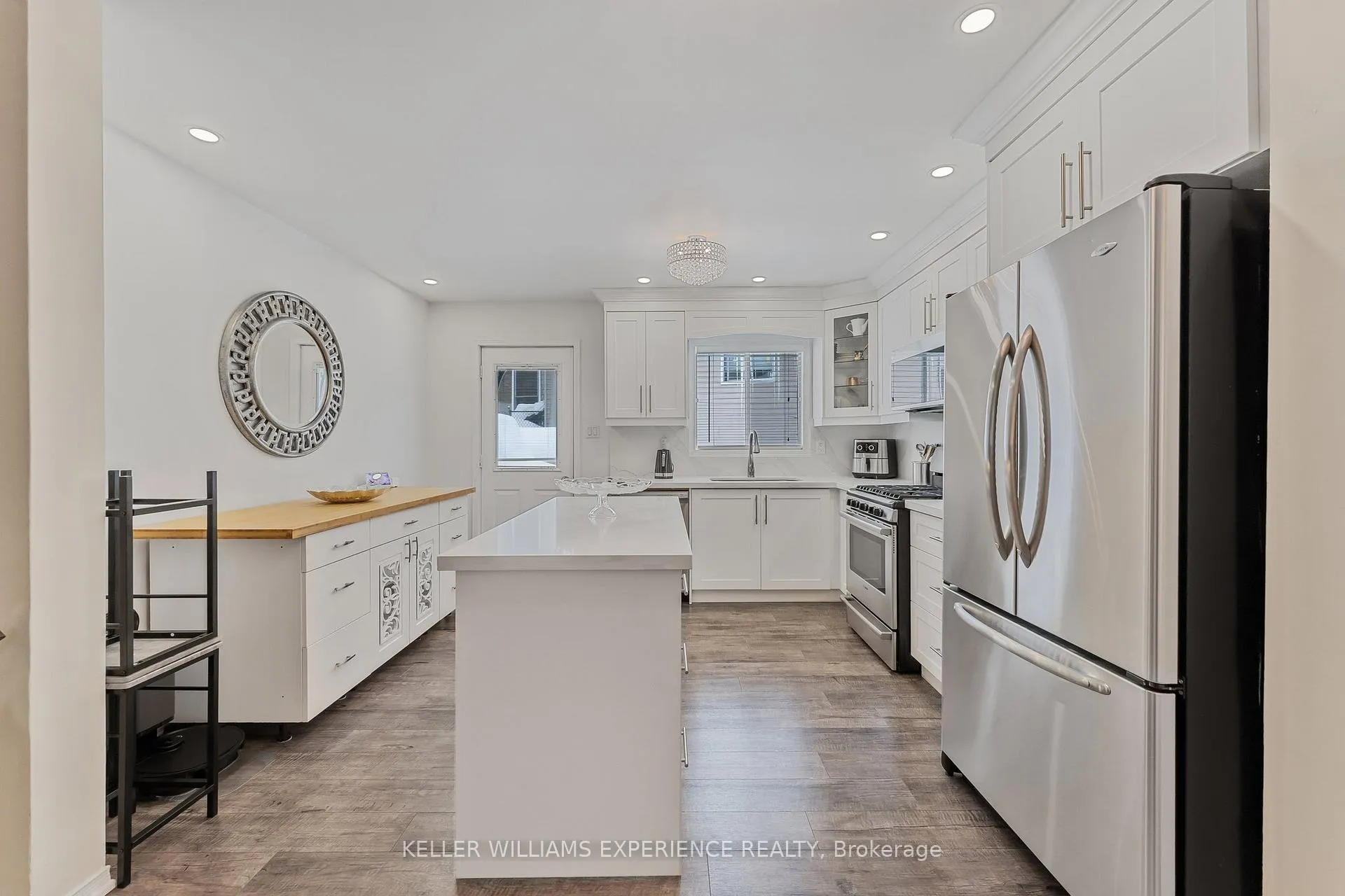 Photo 14 of 36 Engel Crescent, Barrie, Letitia Heights — HOMEH