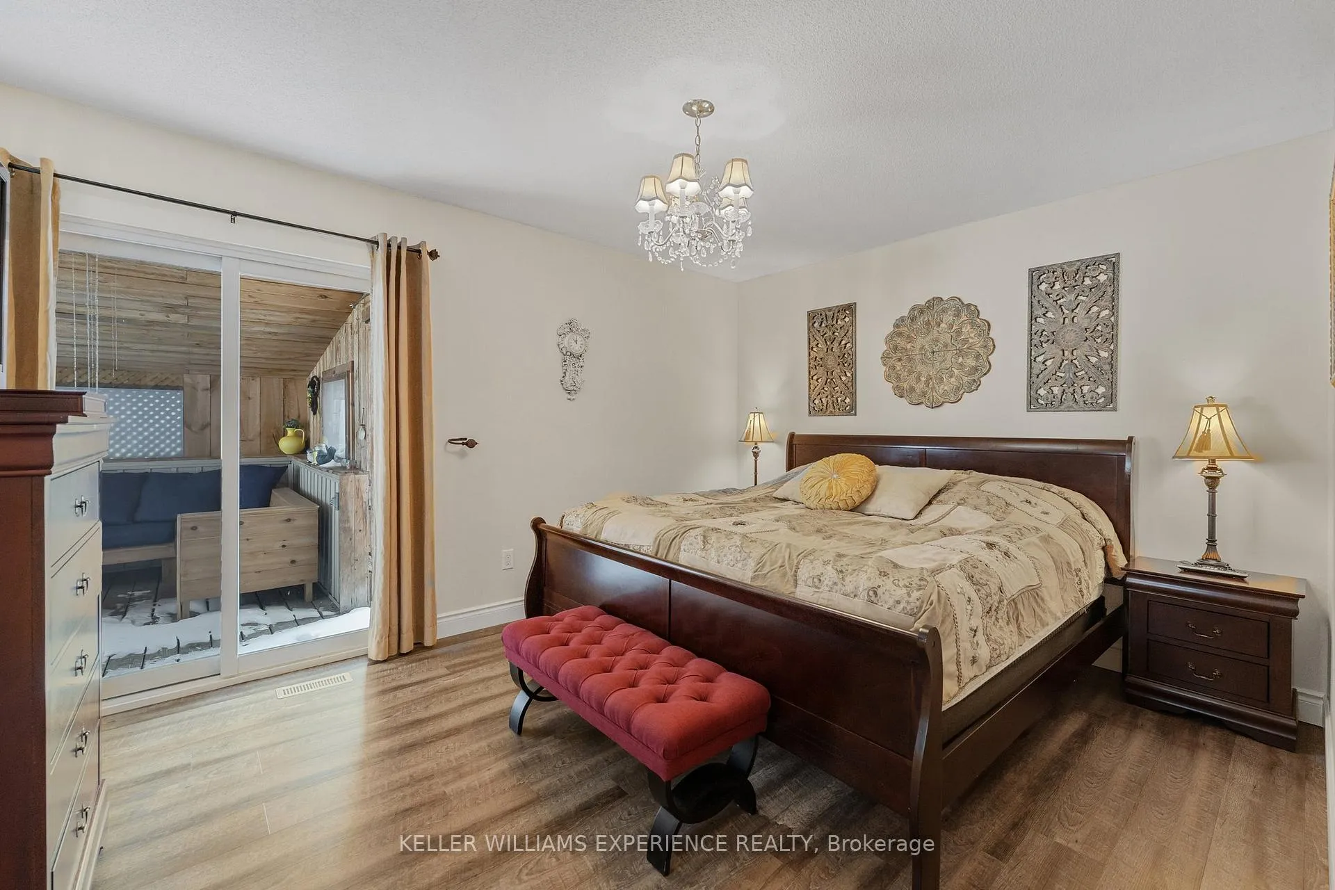 Photo 26 of 36 Engel Crescent, Barrie, Letitia Heights — HOMEH