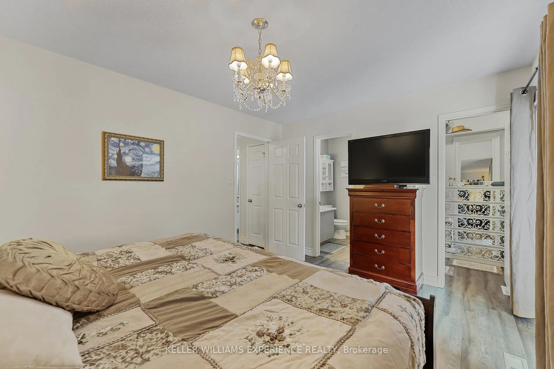 Photo 27 of 36 Engel Crescent, Barrie, Letitia Heights — HOMEH