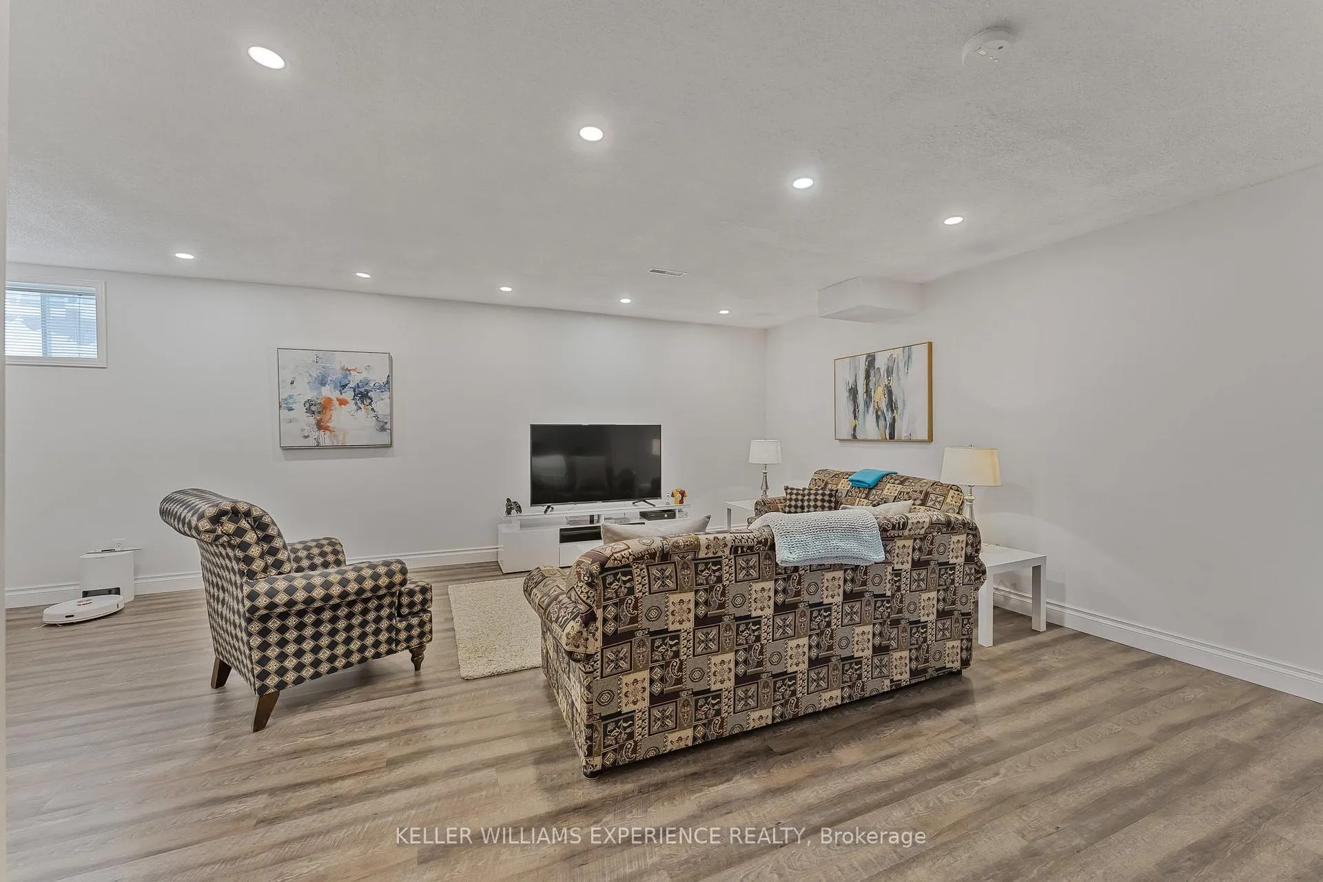 Photo 32 of 36 Engel Crescent, Barrie, Letitia Heights — HOMEH