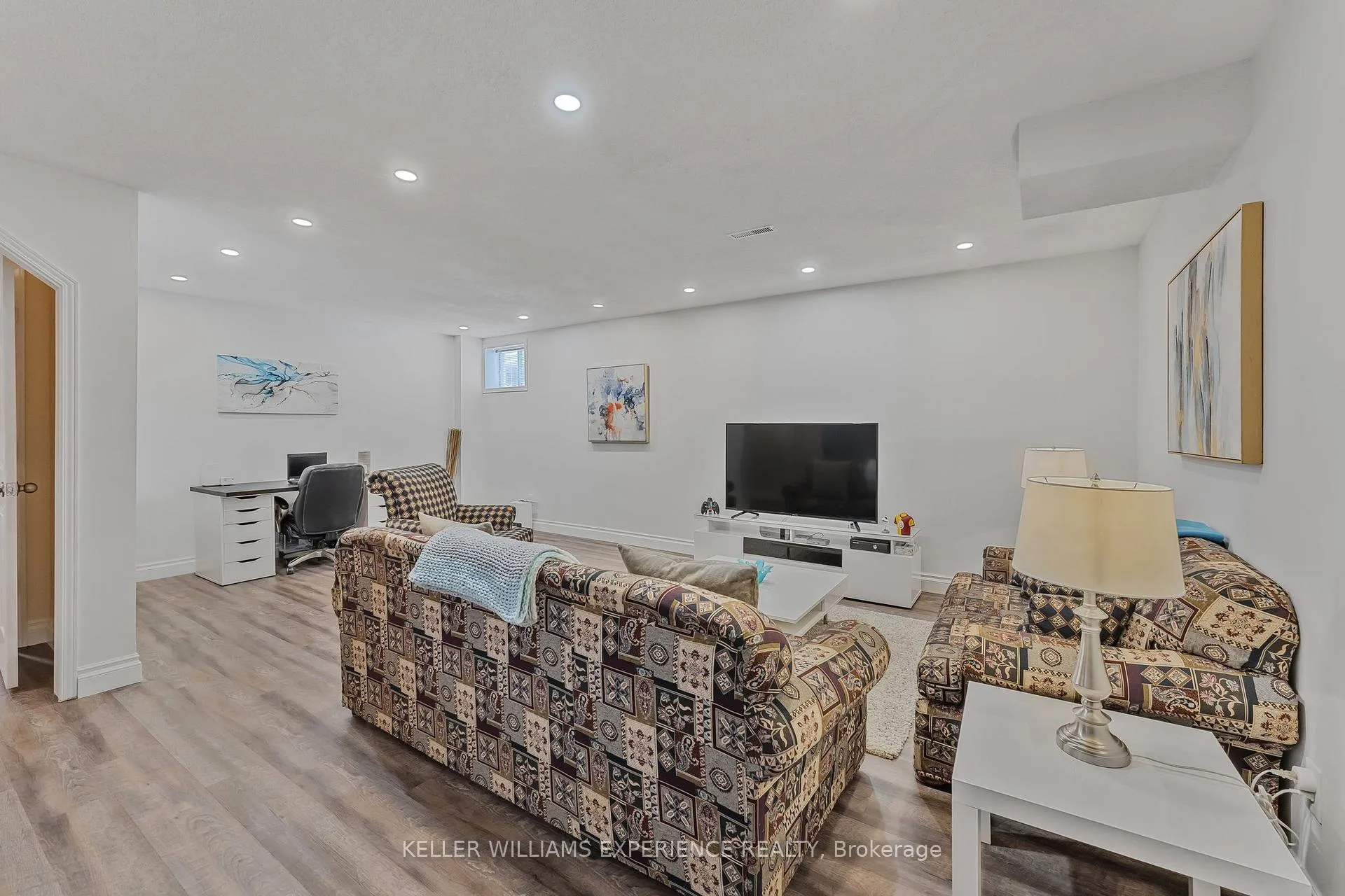 Photo 33 of 36 Engel Crescent, Barrie, Letitia Heights — HOMEH