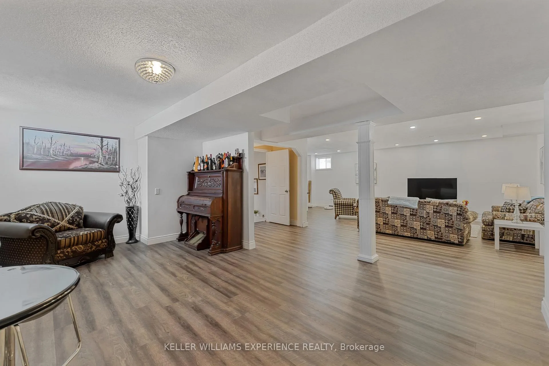 Photo 37 of 36 Engel Crescent, Barrie, Letitia Heights — HOMEH