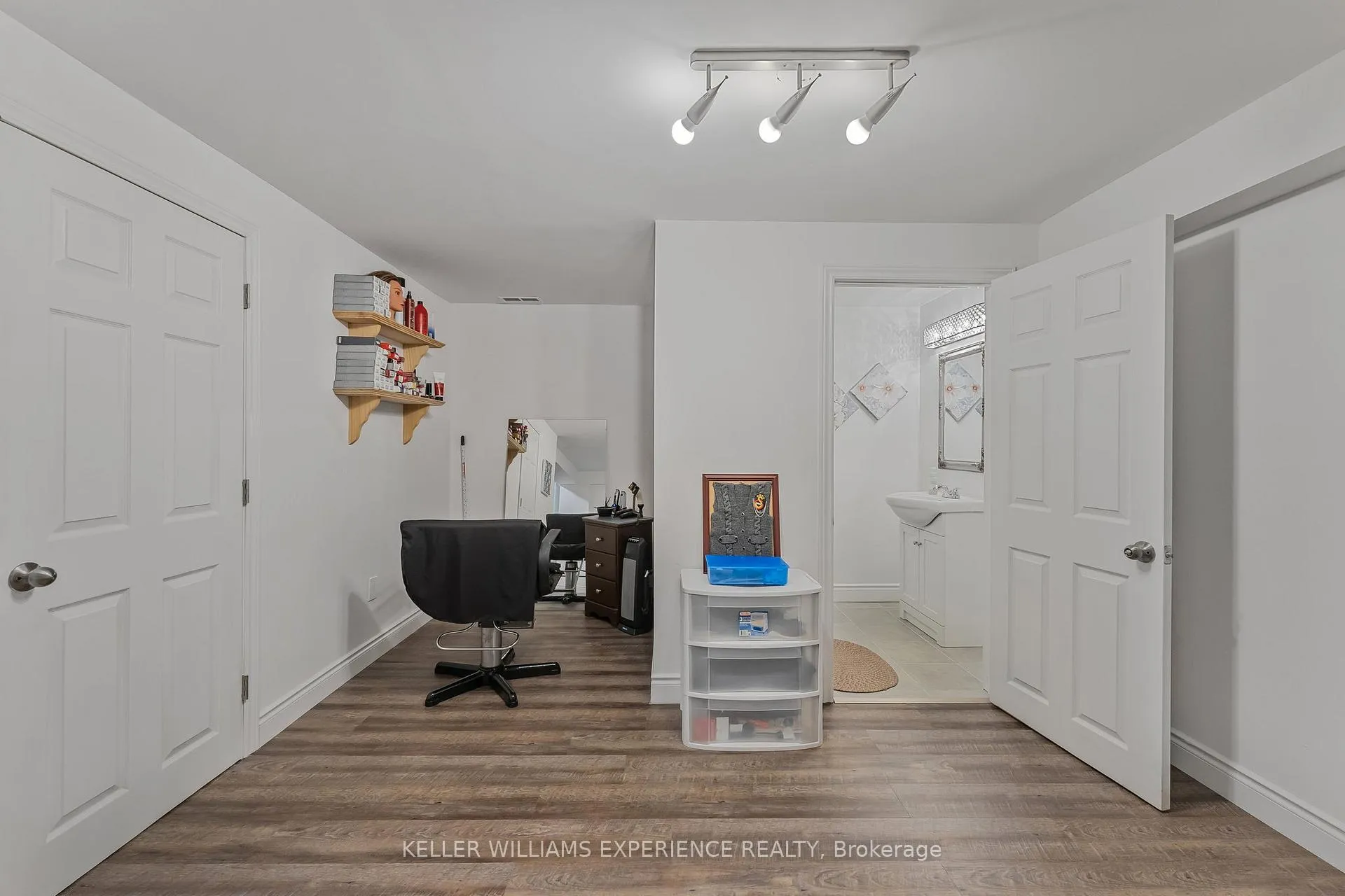 Photo 41 of 36 Engel Crescent, Barrie, Letitia Heights — HOMEH