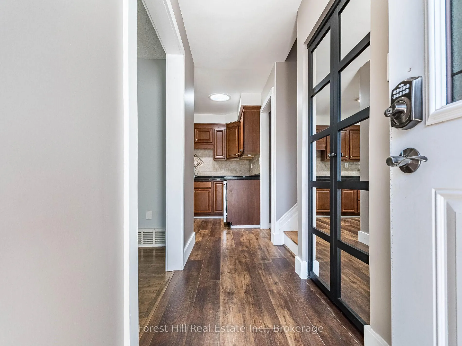 Photo 3 of 135 Cranbrook Drive, Hamilton, Gilkson — HOMEH