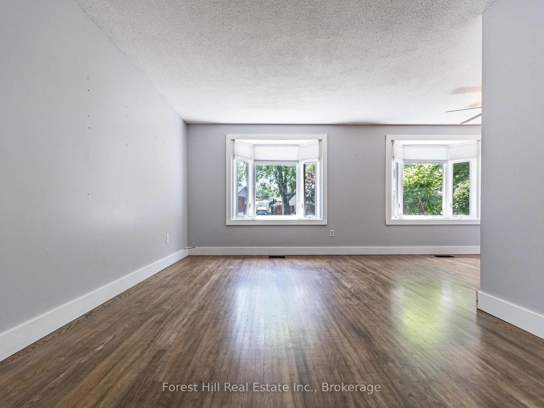 Photo 7 of 135 Cranbrook Drive, Hamilton, Gilkson — HOMEH