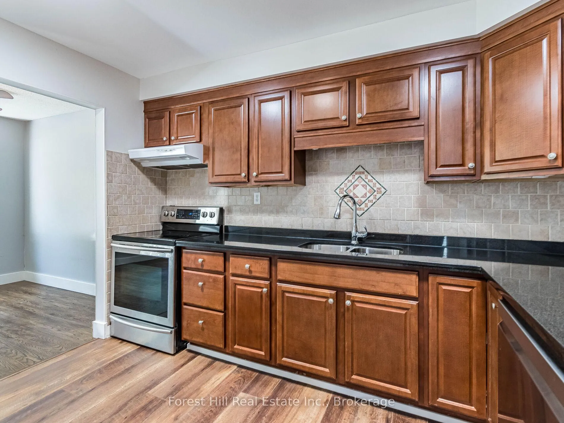 Photo 12 of 135 Cranbrook Drive, Hamilton, Gilkson — HOMEH