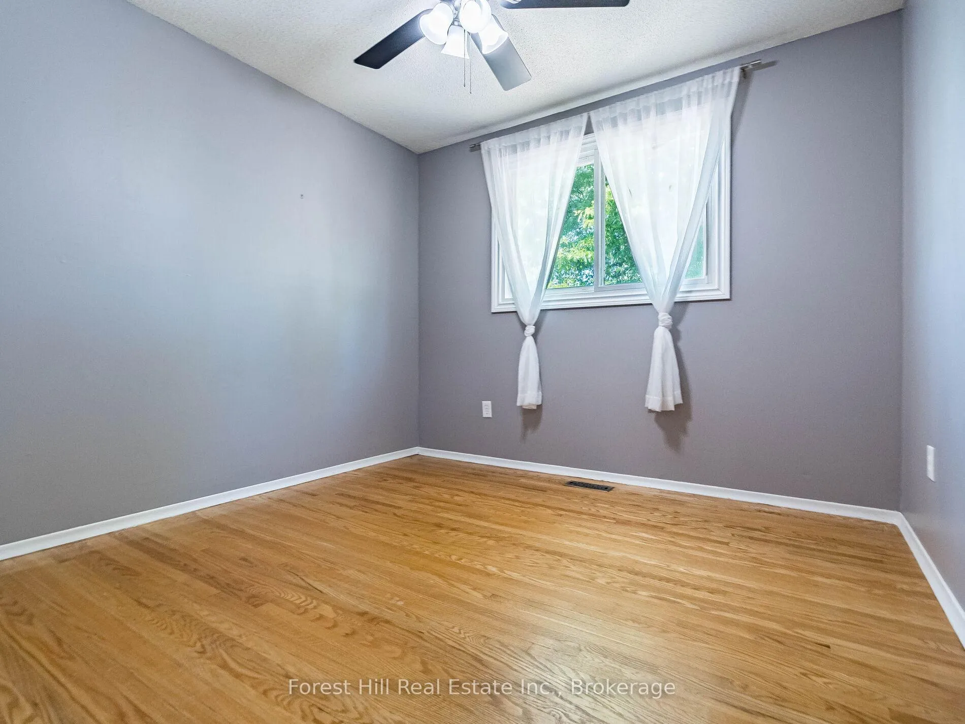 Photo 15 of 135 Cranbrook Drive, Hamilton, Gilkson — HOMEH