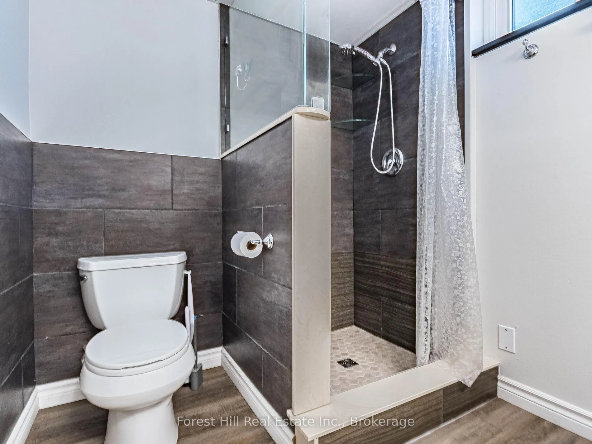Photo 26 of 135 Cranbrook Drive, Hamilton, Gilkson — HOMEH