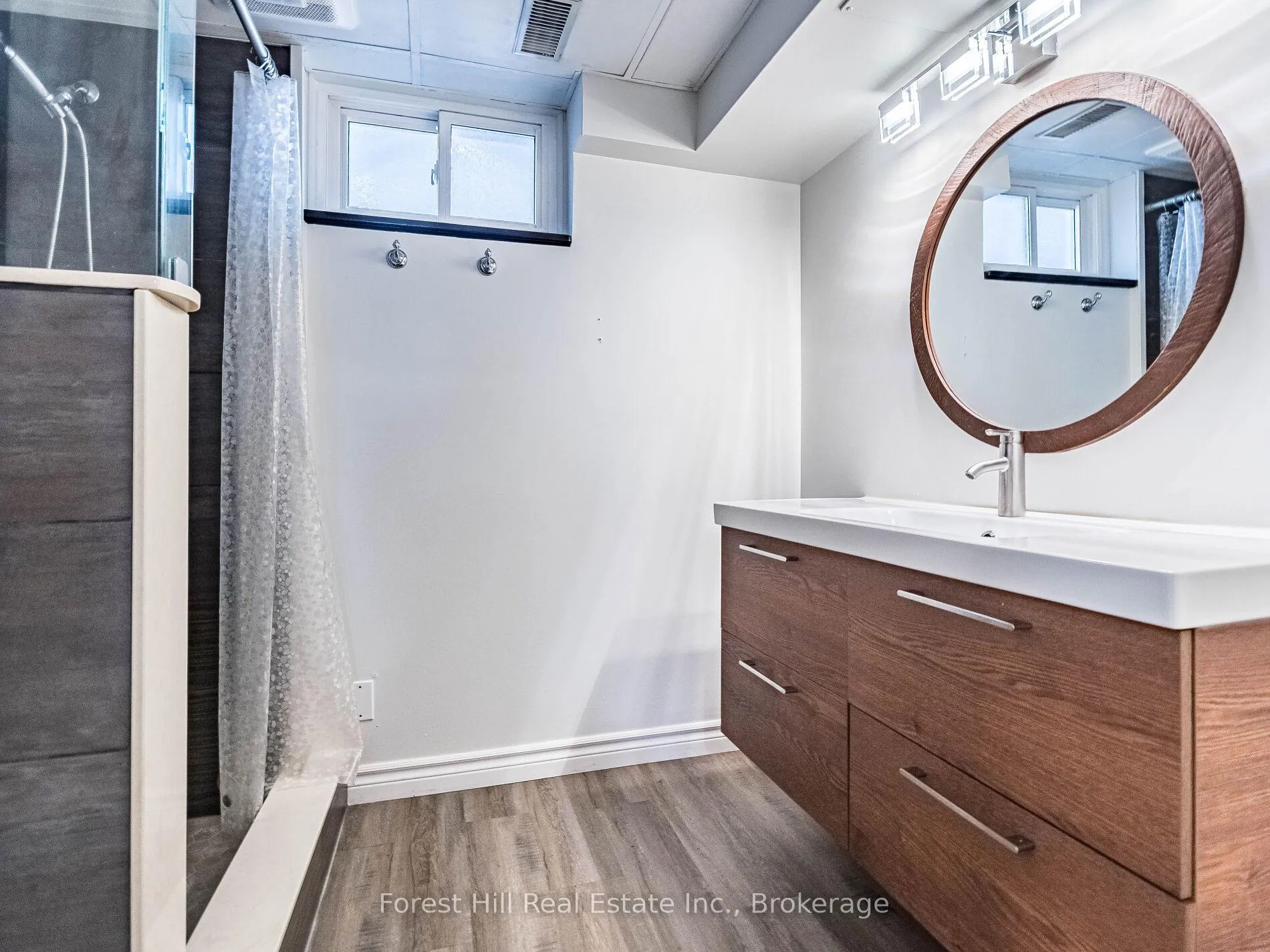 Photo 27 of 135 Cranbrook Drive, Hamilton, Gilkson — HOMEH