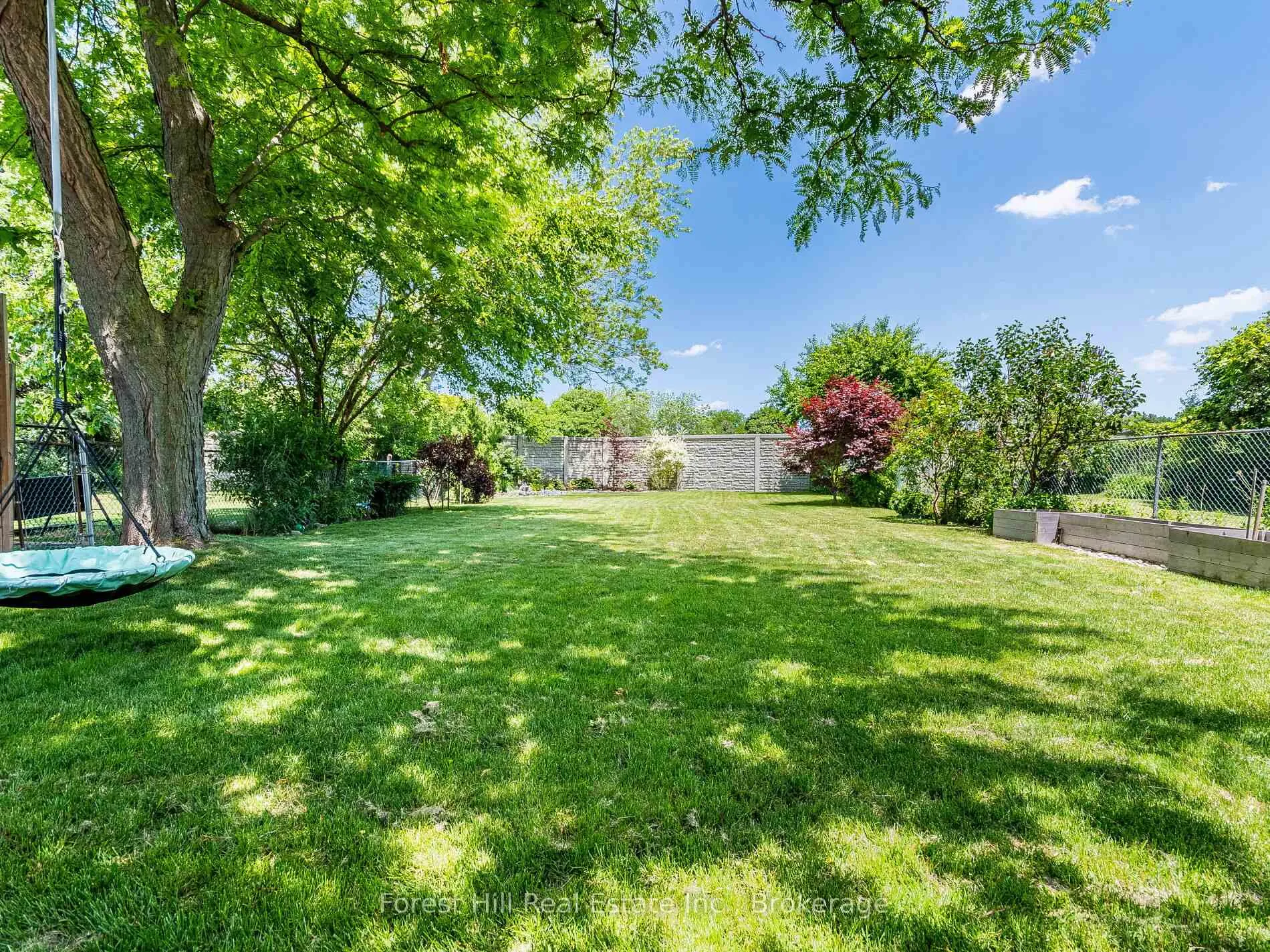 Photo 30 of 135 Cranbrook Drive, Hamilton, Gilkson — HOMEH