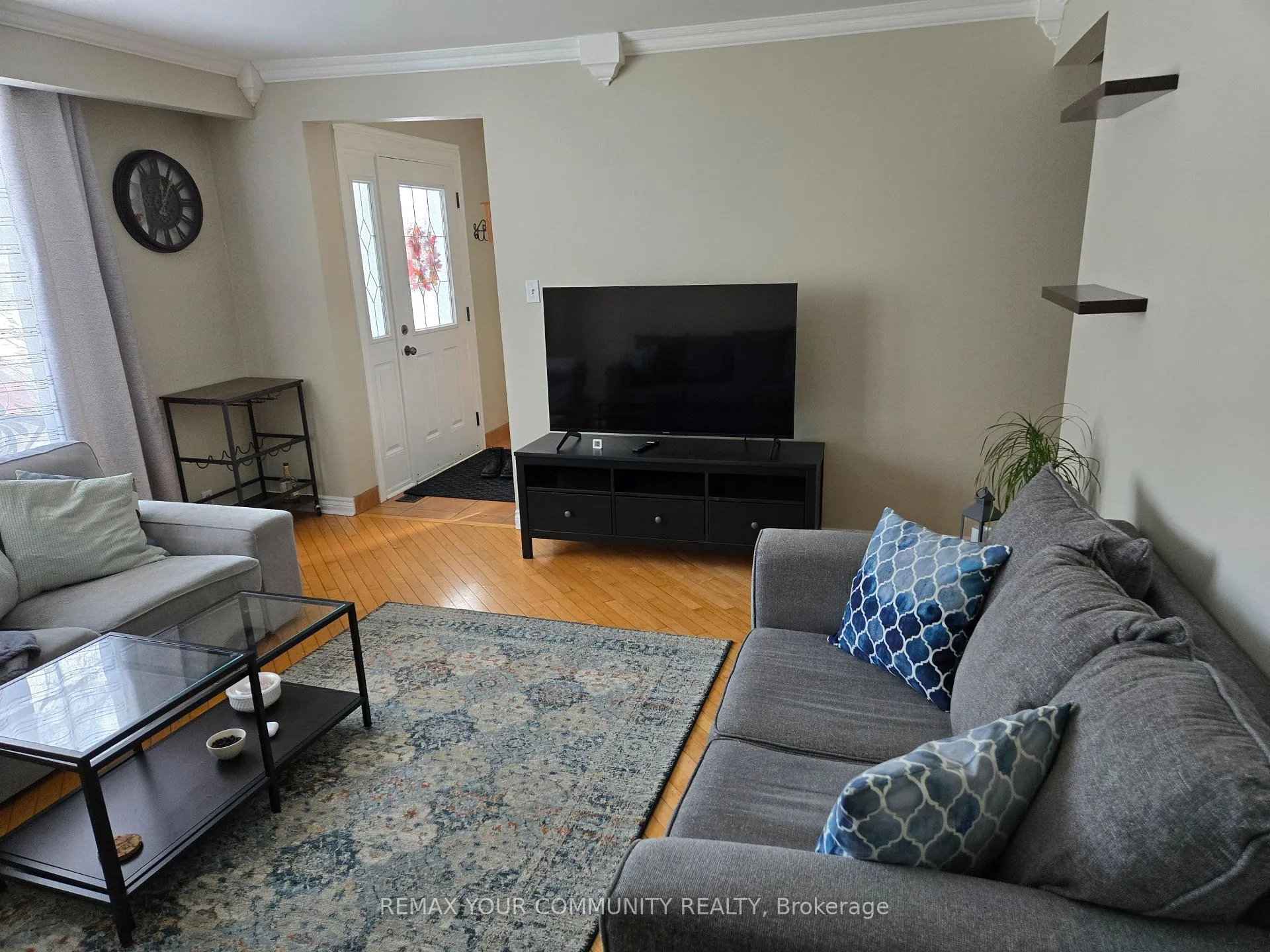 Photo 5 of Unit Main Floor, 18 Collins Crescent, Aurora, Aurora Heights — HOMEH