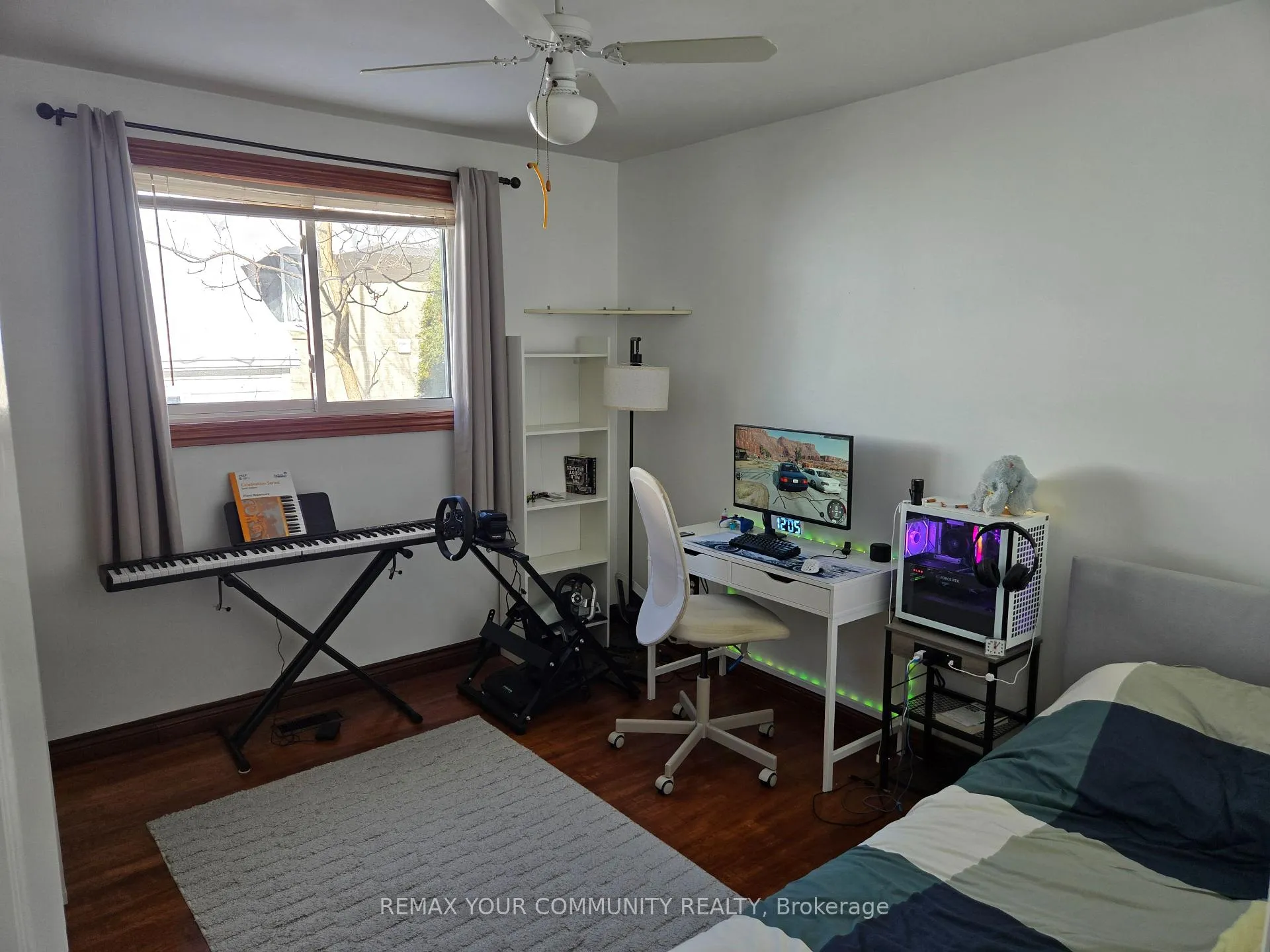 Photo 7 of Unit Main Floor, 18 Collins Crescent, Aurora, Aurora Heights — HOMEH