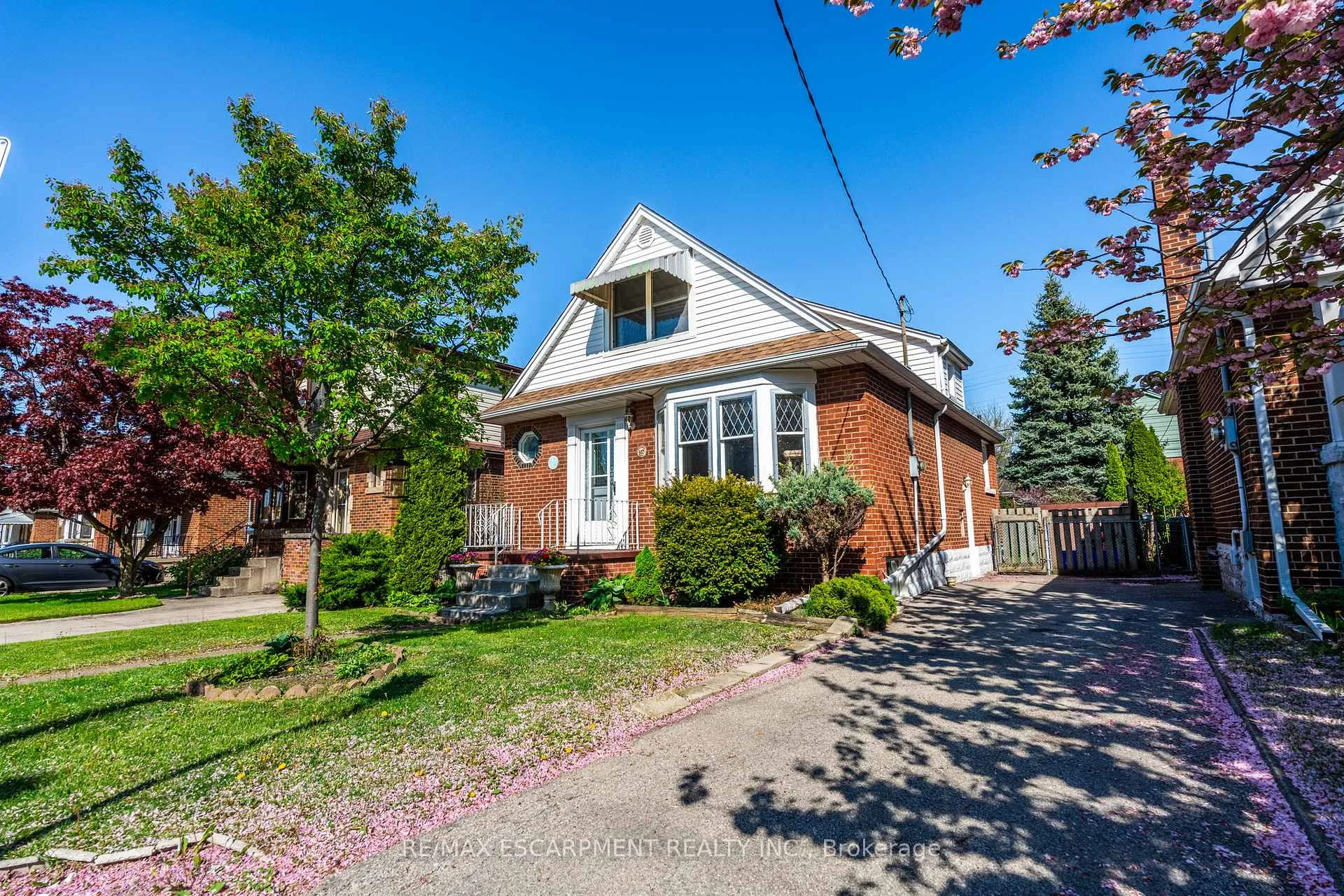 Photo 2 of 167 Rodgers Road, Hamilton, Glenview — HOMEH