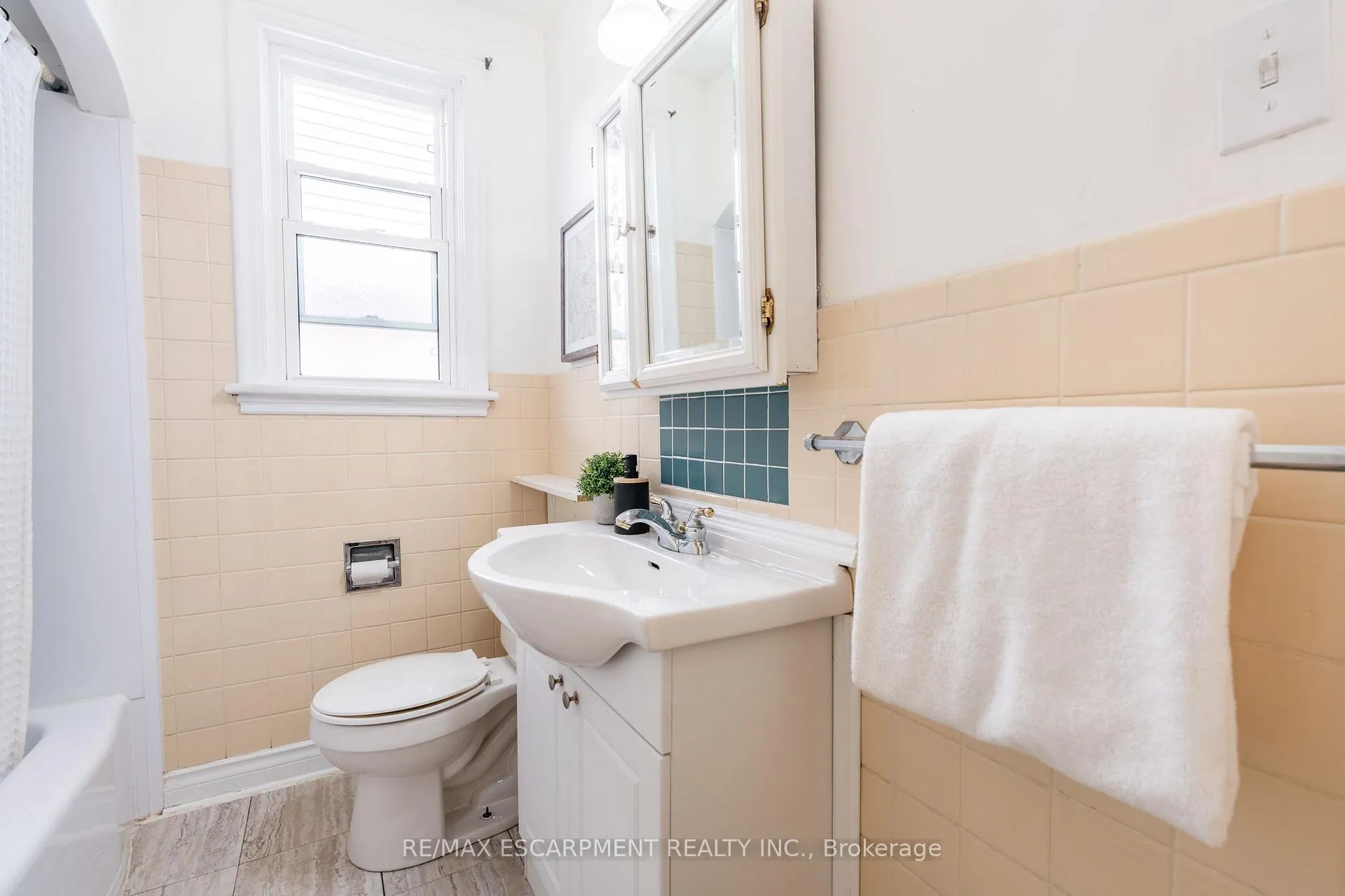 Photo 17 of 167 Rodgers Road, Hamilton, Glenview — HOMEH