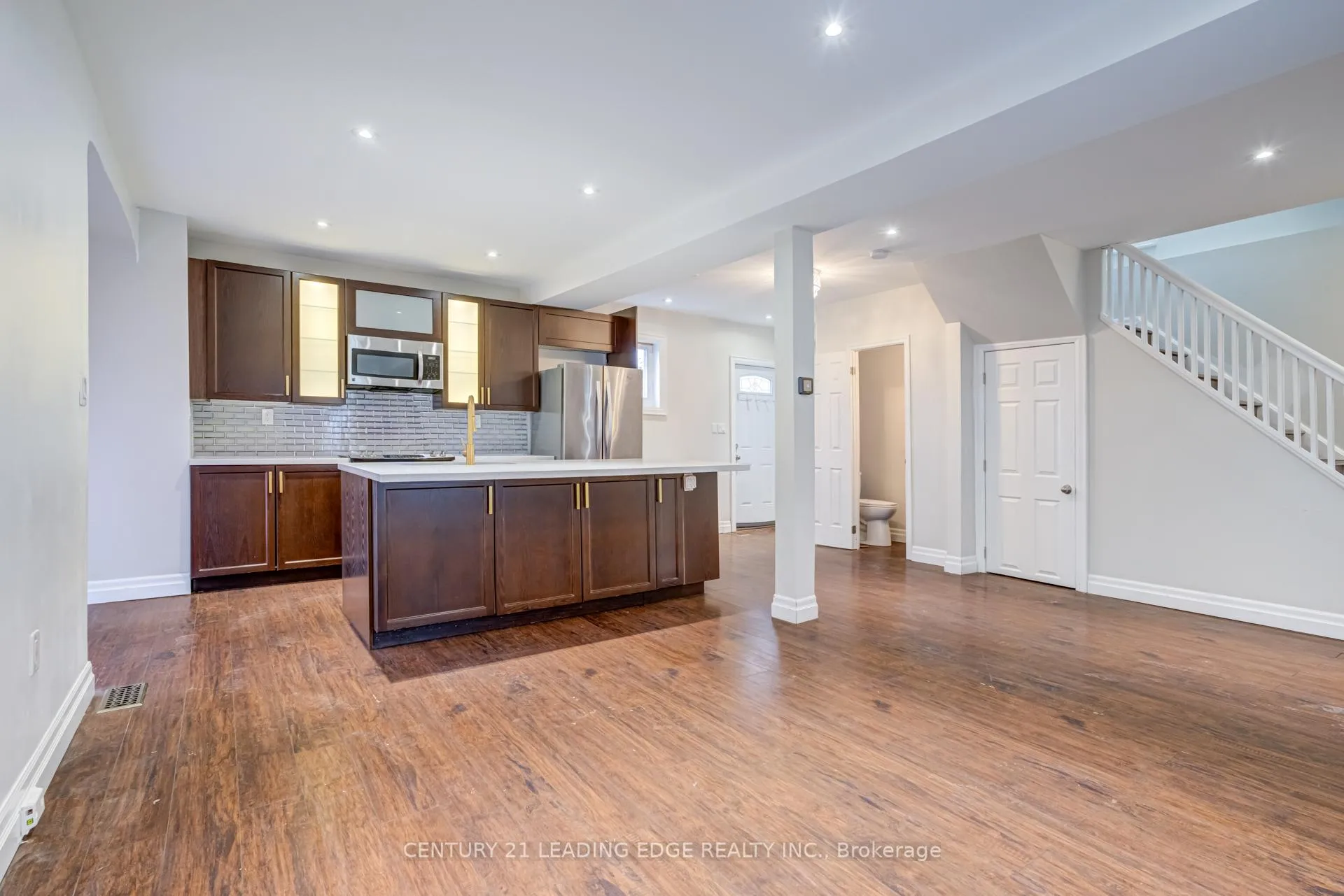 Photo 3 of 424 Upper Wentworth Street, Hamilton, Inch Park — HOMEH