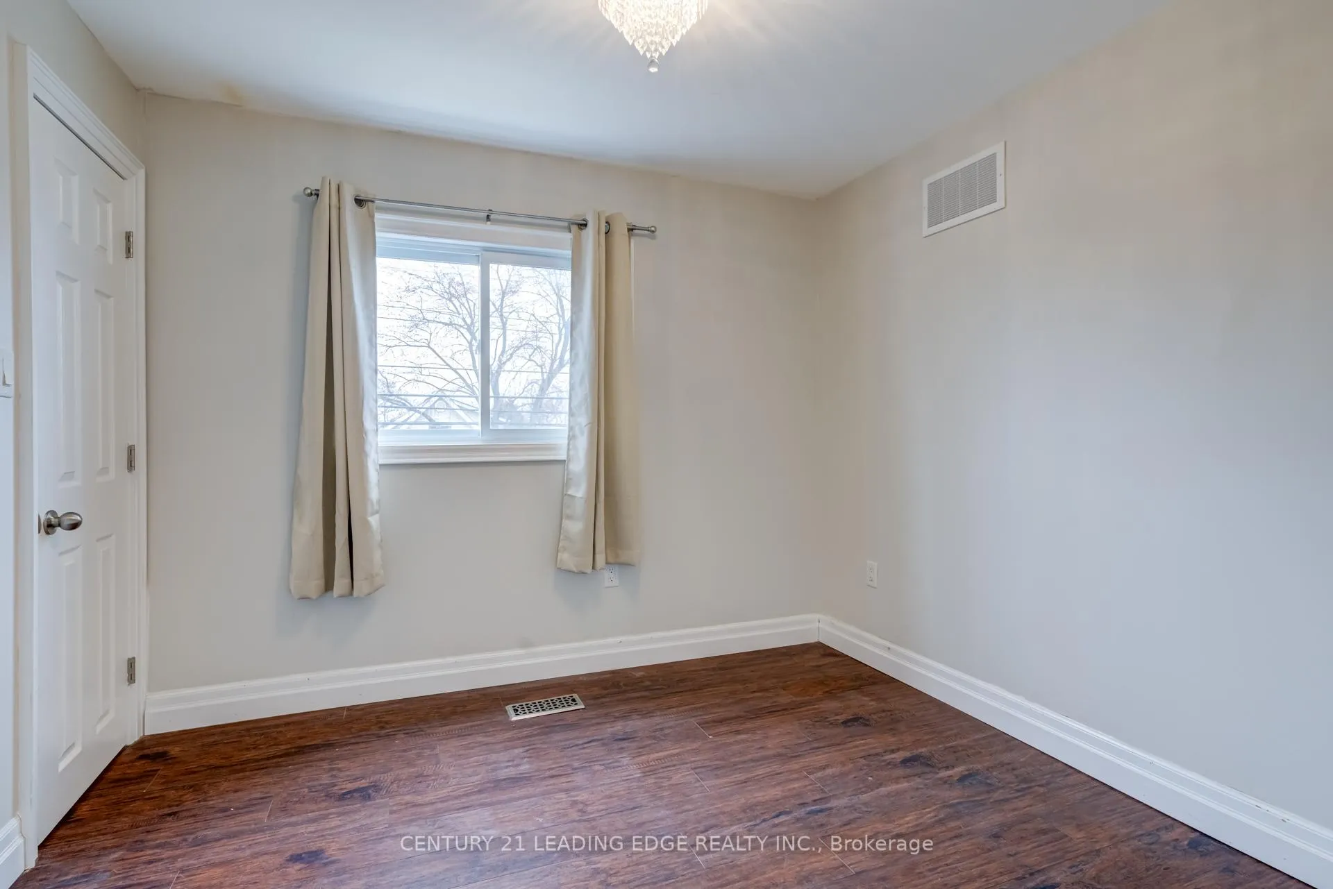 Photo 7 of 424 Upper Wentworth Street, Hamilton, Inch Park — HOMEH