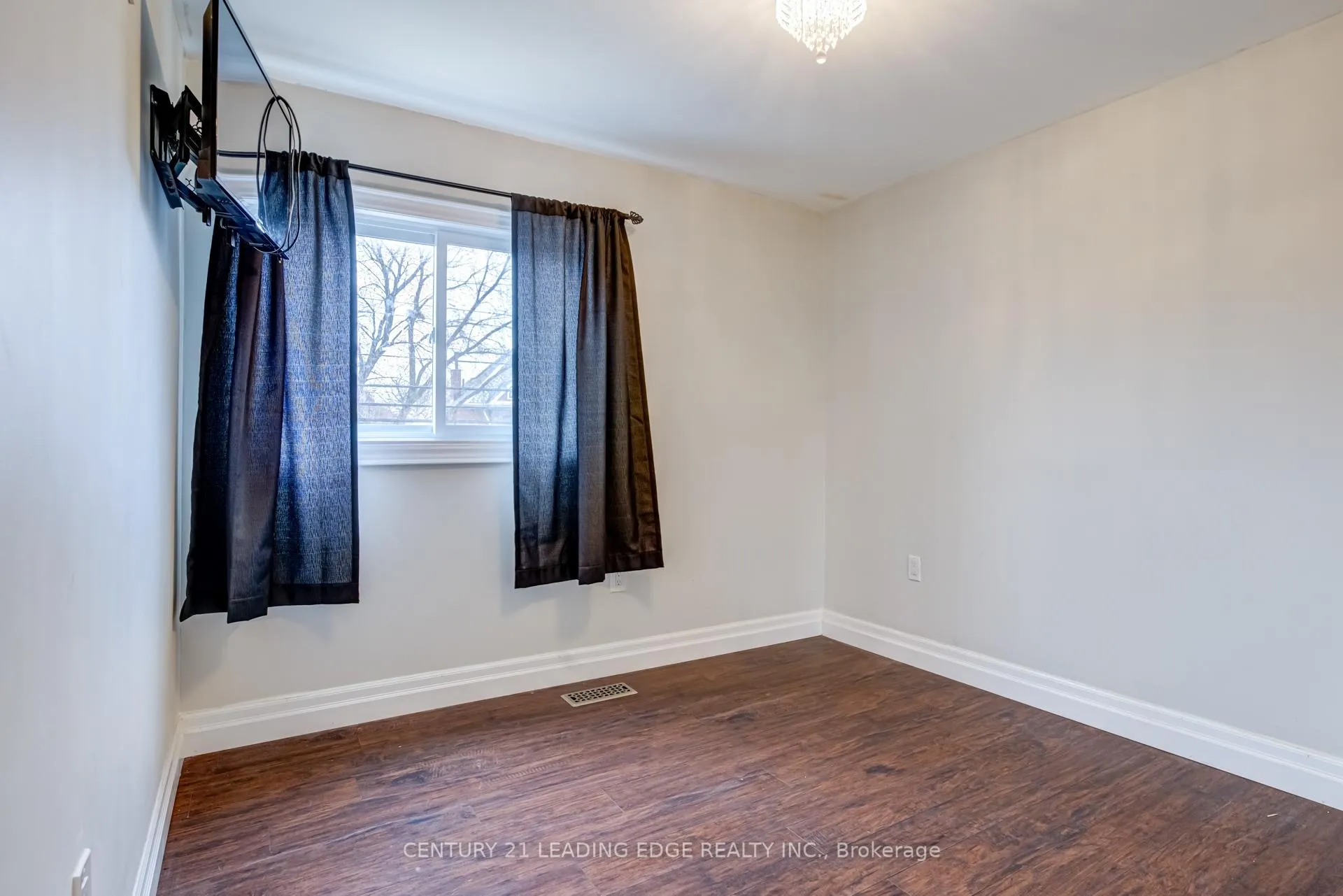 Photo 9 of 424 Upper Wentworth Street, Hamilton, Inch Park — HOMEH