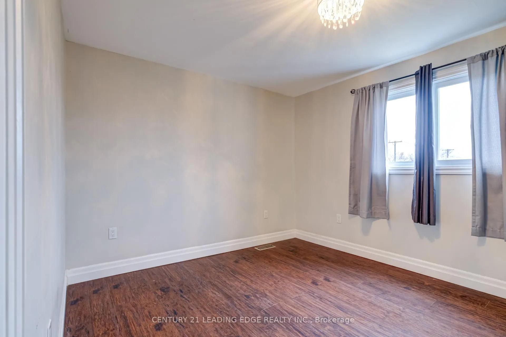 Photo 12 of 424 Upper Wentworth Street, Hamilton, Inch Park — HOMEH