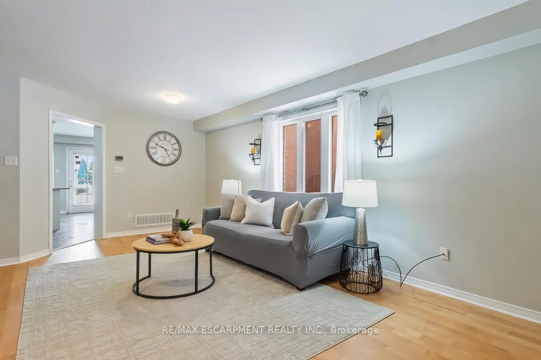 Photo 4 of 51 Olde Town Road, Brampton, Fletcher's Creek Village — HOMEH