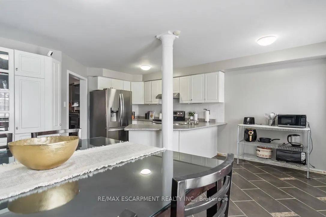Photo 11 of 51 Olde Town Road, Brampton, Fletcher's Creek Village — HOMEH