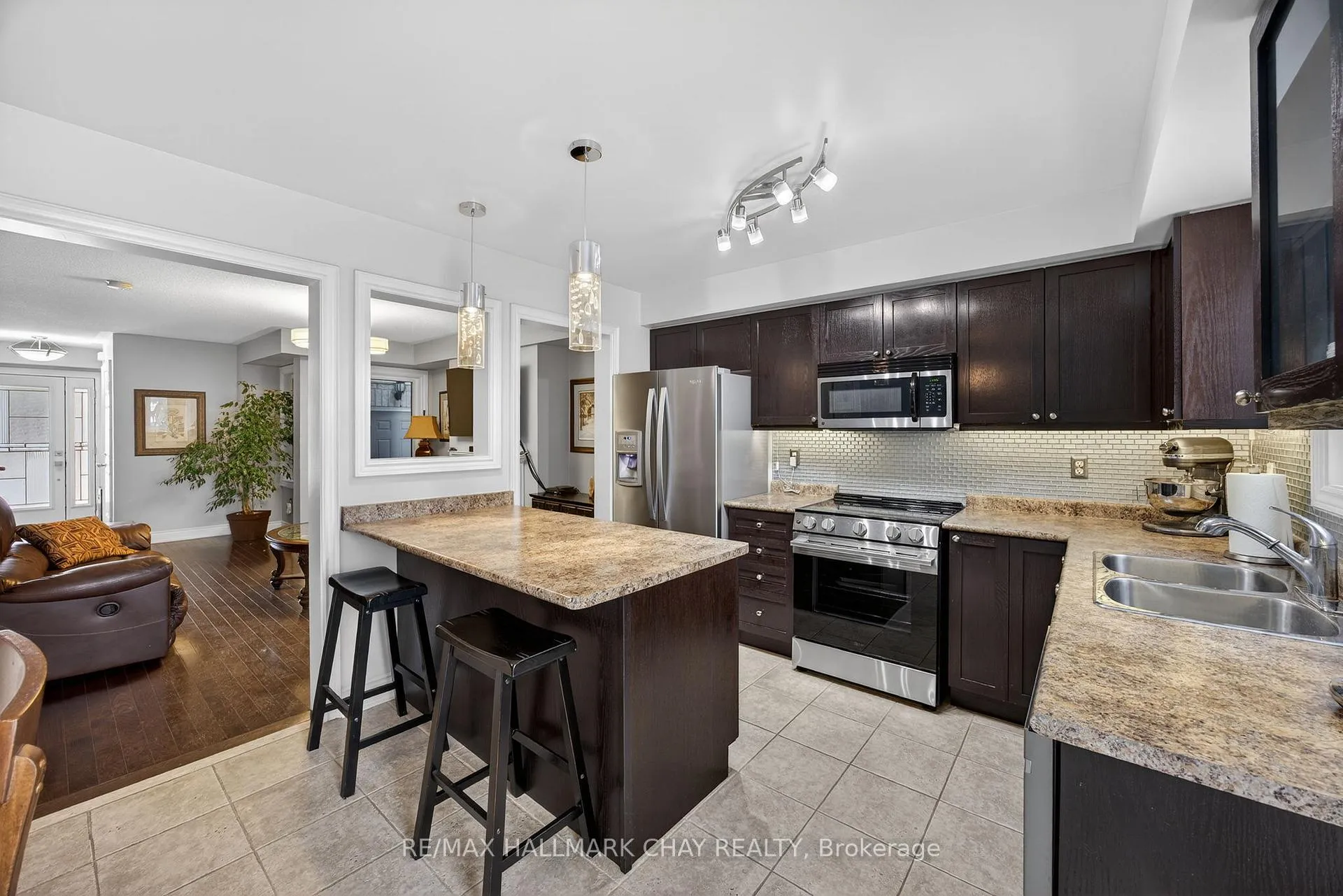 Photo 8 of 41 Winchester Terrace, Barrie, Rural Barrie Southeast — HOMEH