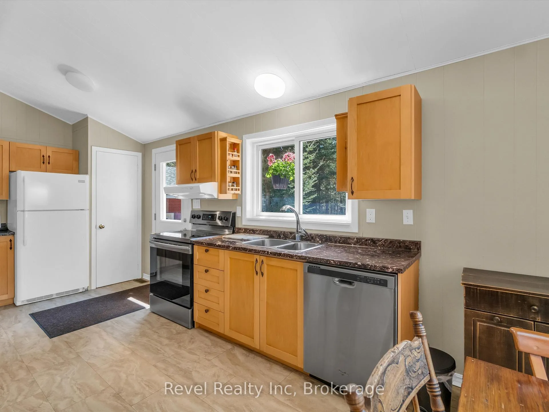 Photo 4 of 1234 Miriam Drive, Bracebridge, Oakley — HOMEH
